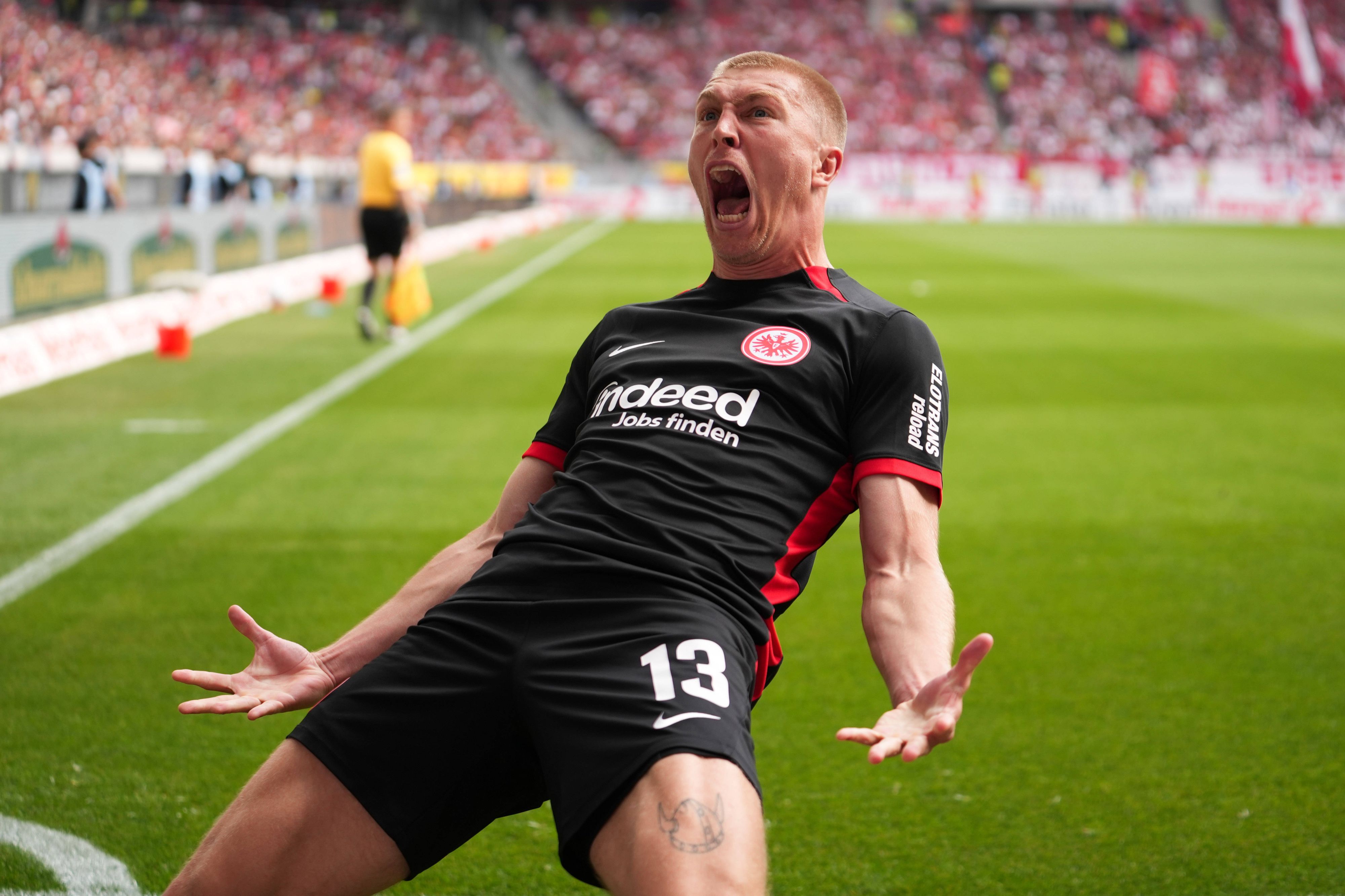 Rasmus Kristensen jubelte mit der Eintracht Frankfurt über die Champions-League-Teilnahme.