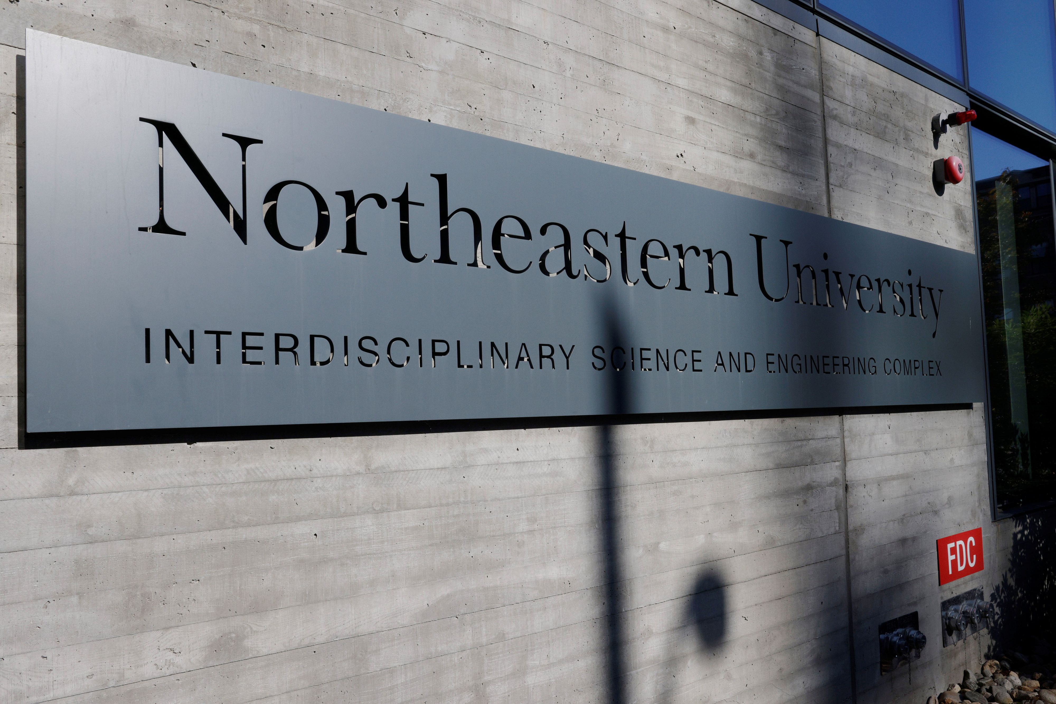 Eine Studentin an der Northeastern University hat eine Kursgebühr zurückgefordert, weil der Dozent ChatGPT nutzte.