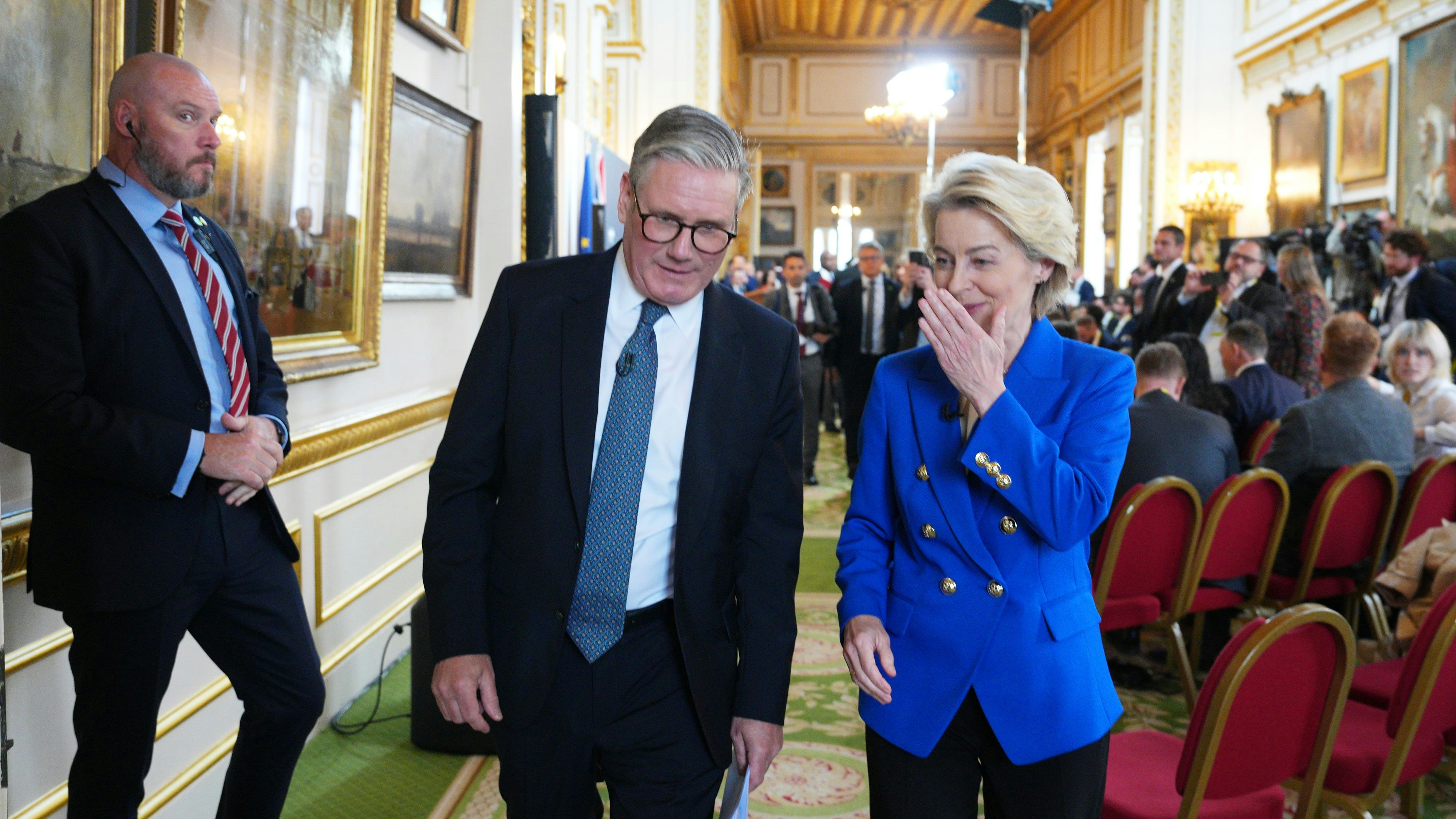 Großbritannien kehrt mit einem Zeh in die Union zurück