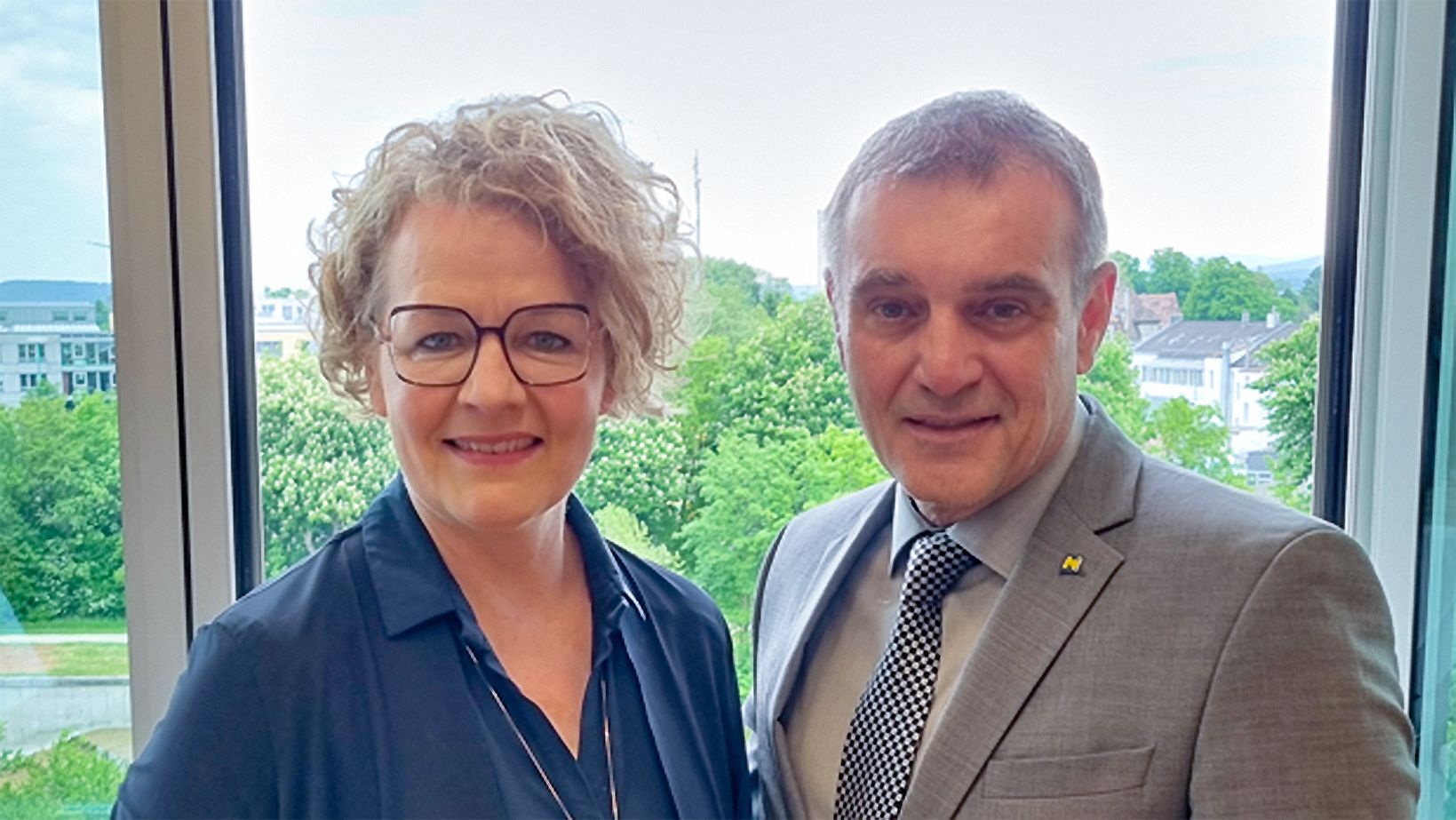 NÖAAB Landesobfrau Christiane Teschl-Hofmeister (li.) und NÖAAB LAbg. Anton Erber, Sozialsprecher der VPNÖ.