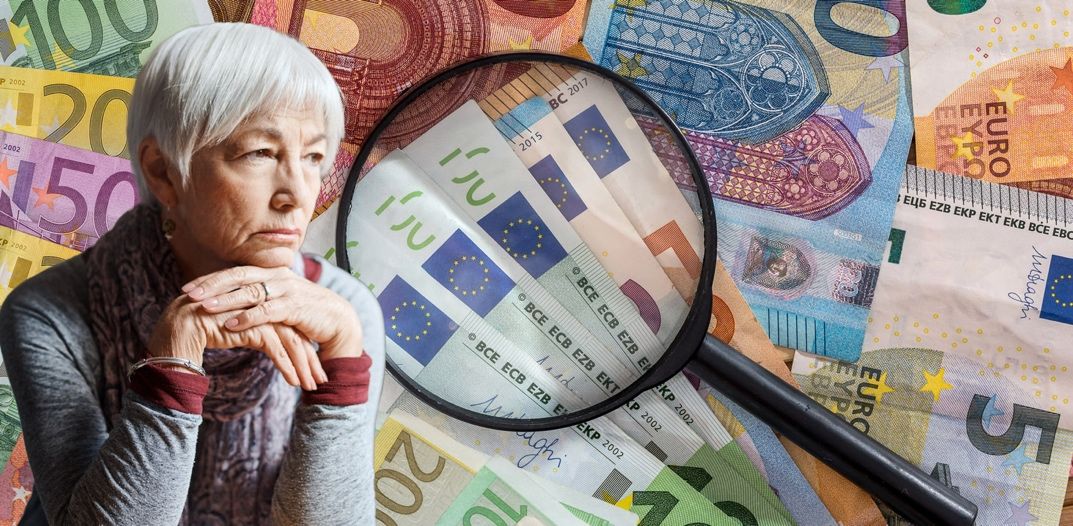 Auf der Suche nach ihrem Geld. Symbolbild.