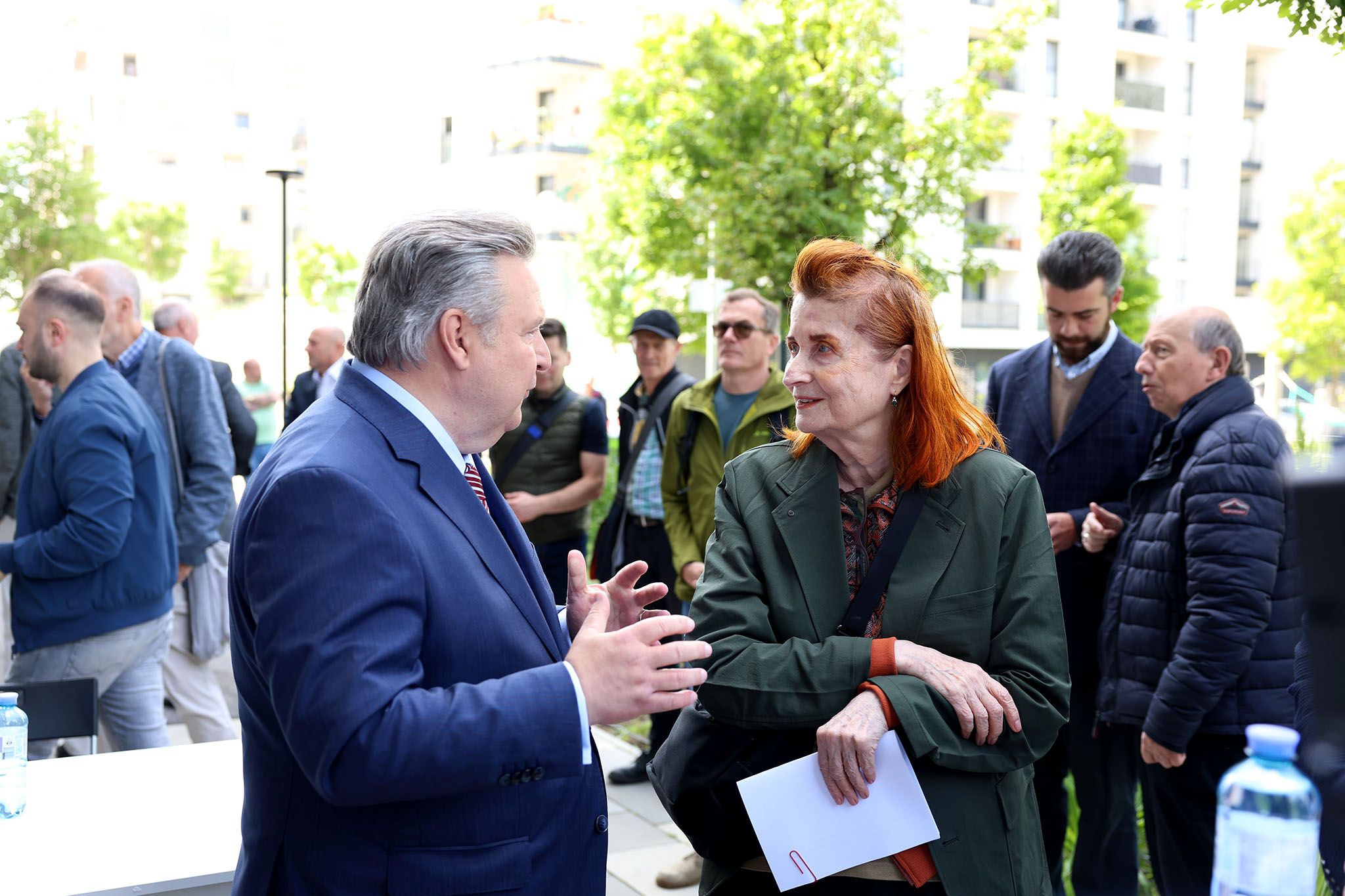 Bürgermeister Michael Ludwig (SP) im Gespräch mit Literatur-Nobelpreisträgerin Elfriede Jelinek. 