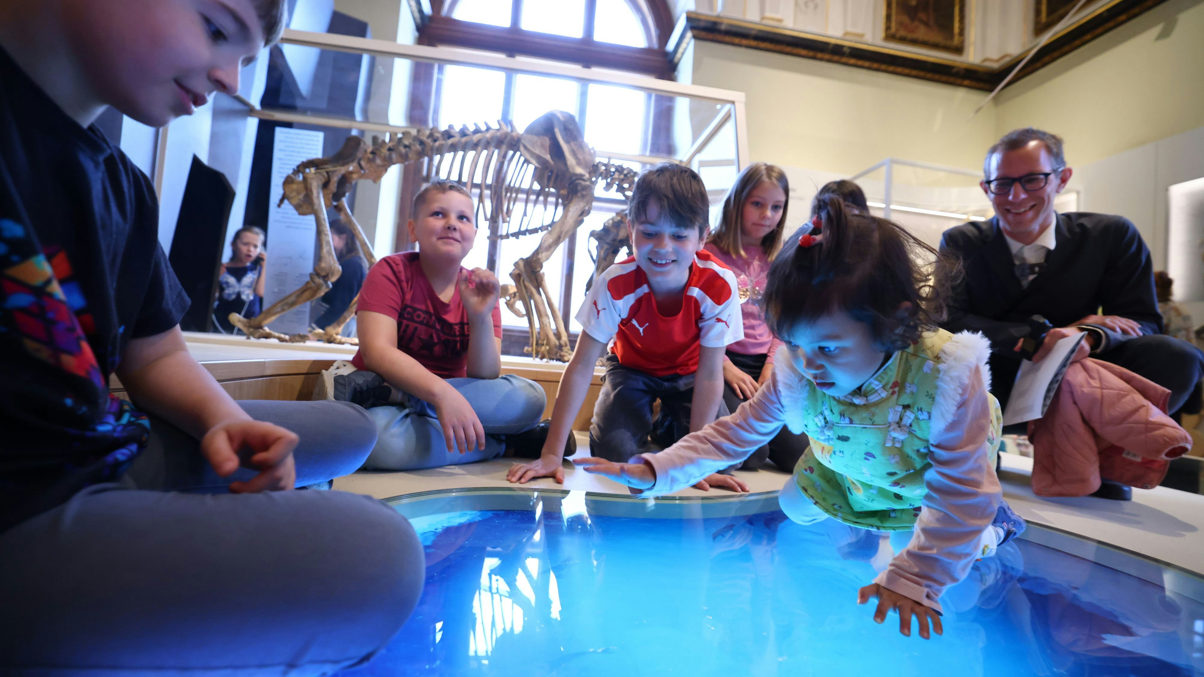 Heute.at - Eiszeitkinder und ihre Welt – NHM macht Urzeit greifbar
