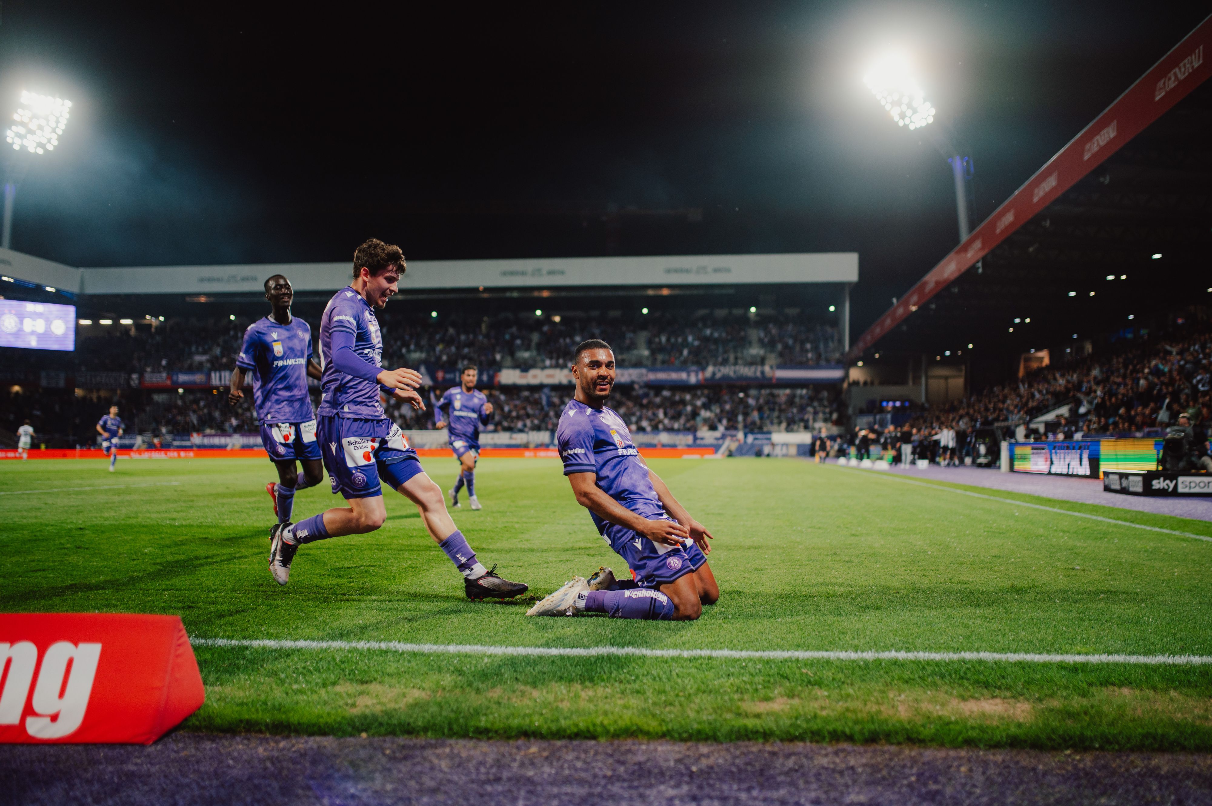 Austria-Stürmer Maurice Malone soll fix zu den Wienern wechseln. 