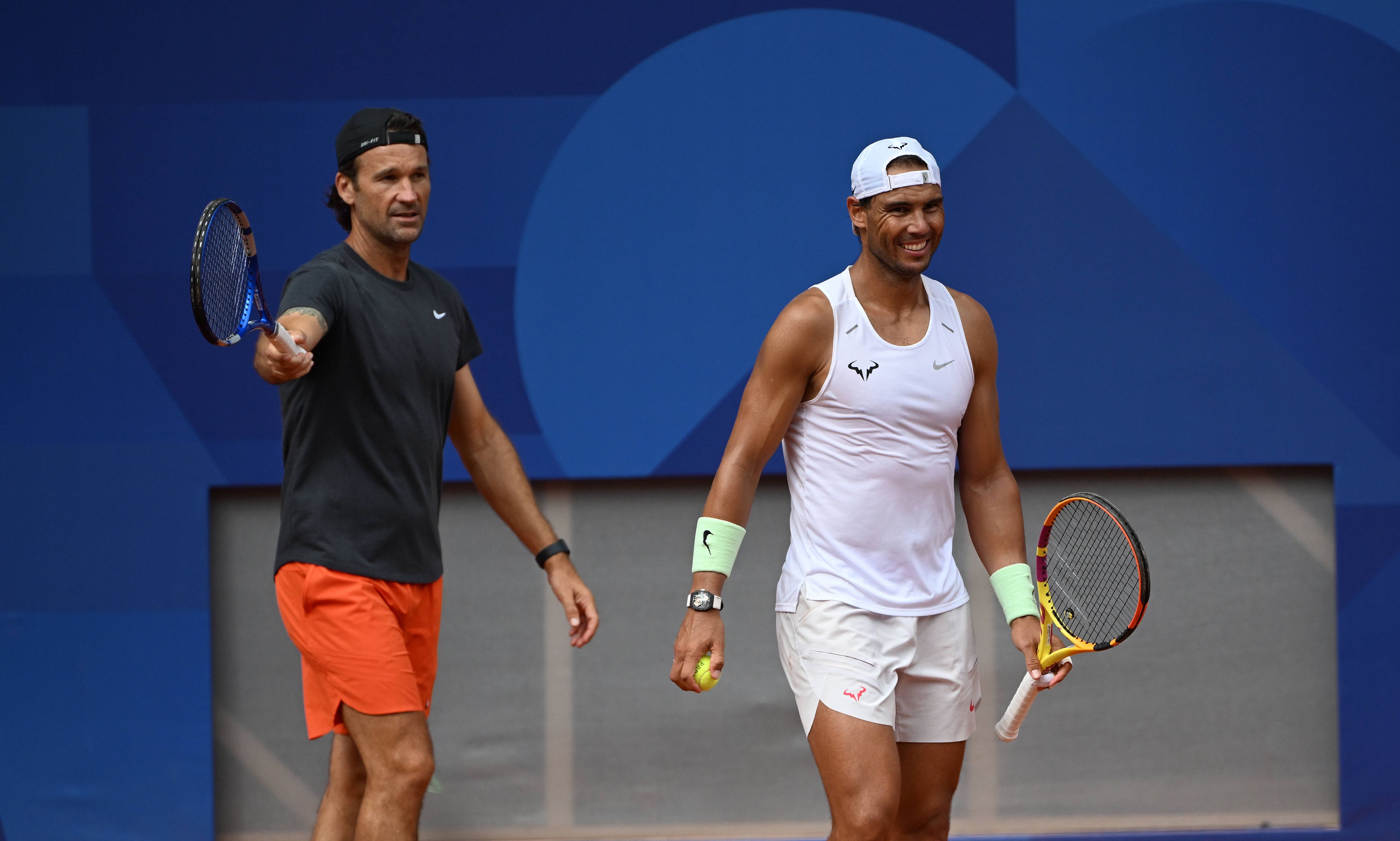 Carlos Moya (l.) coachte über einige Jahre Rafael Nadal.