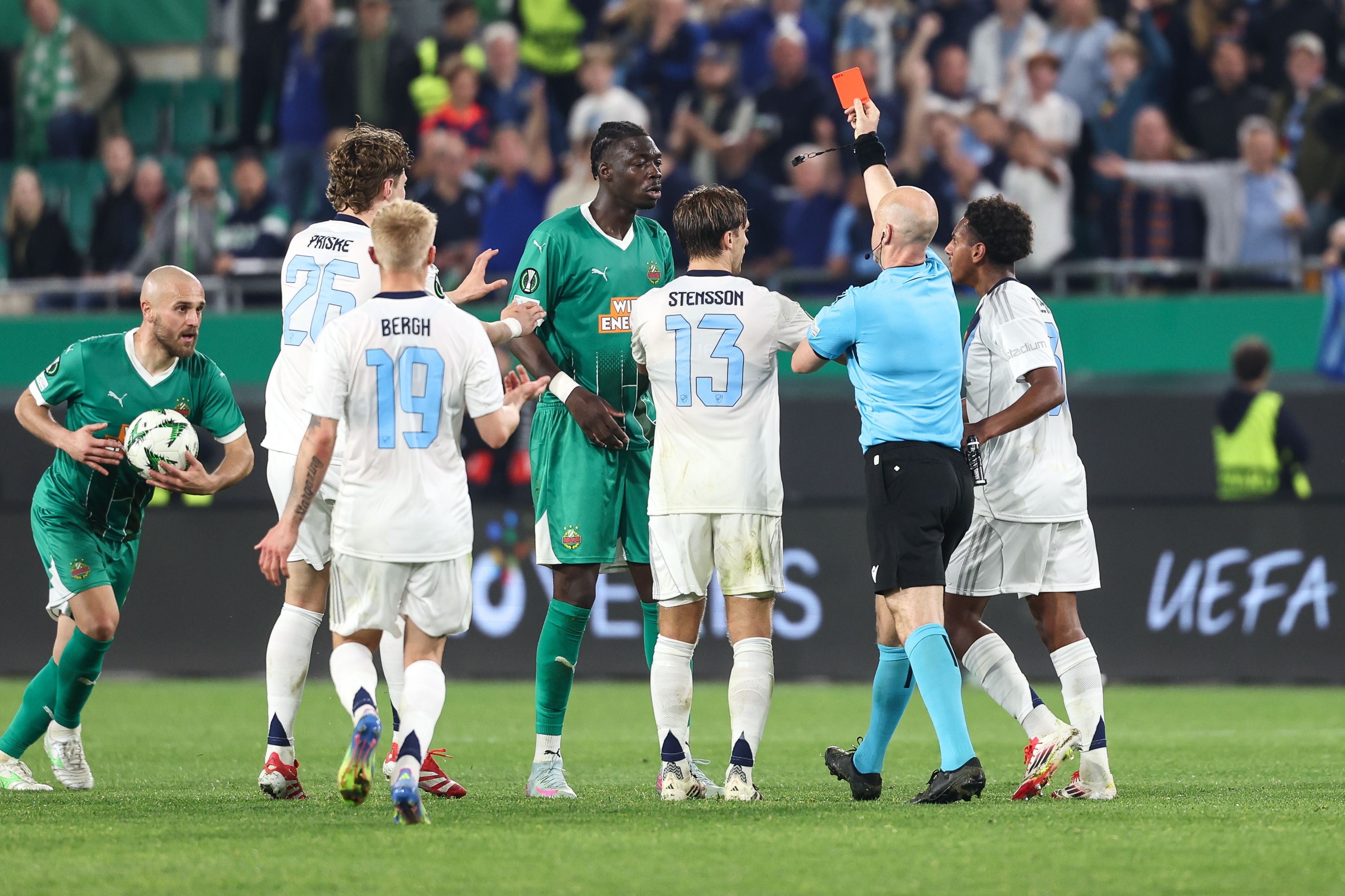 Serge-Philipp Raux-Yao sah zunächst am Platz Rot – und dann vom Schiedsrichter.