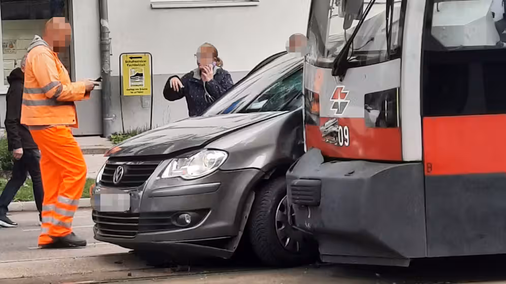 Der Mann wurde durch die Kollision schwer verletzt.