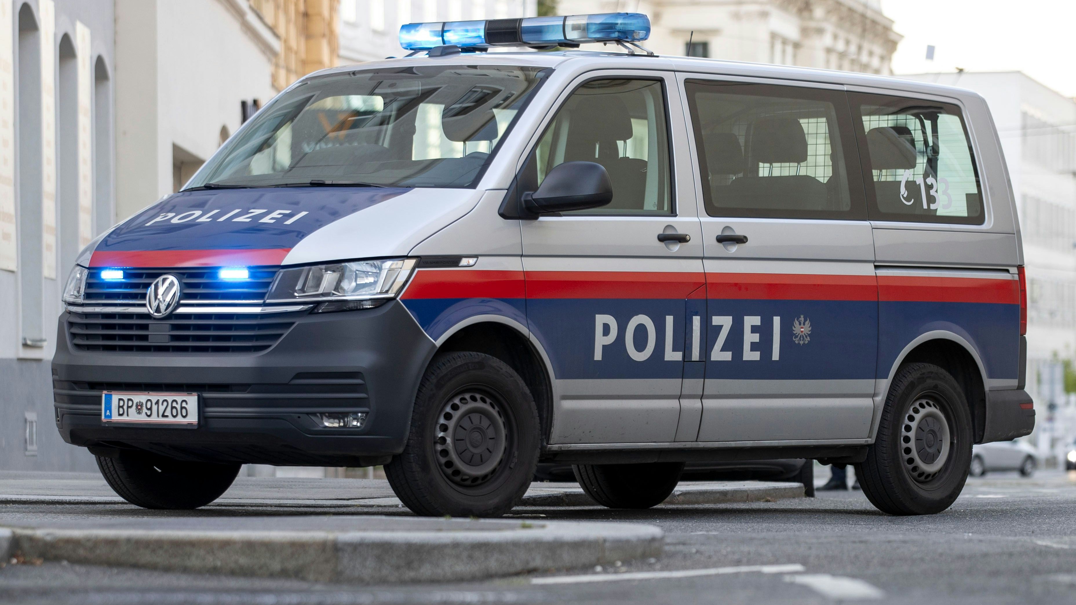 Heute.at - Von Mann (24) verletzt! Polizisten brechen Dienst ab