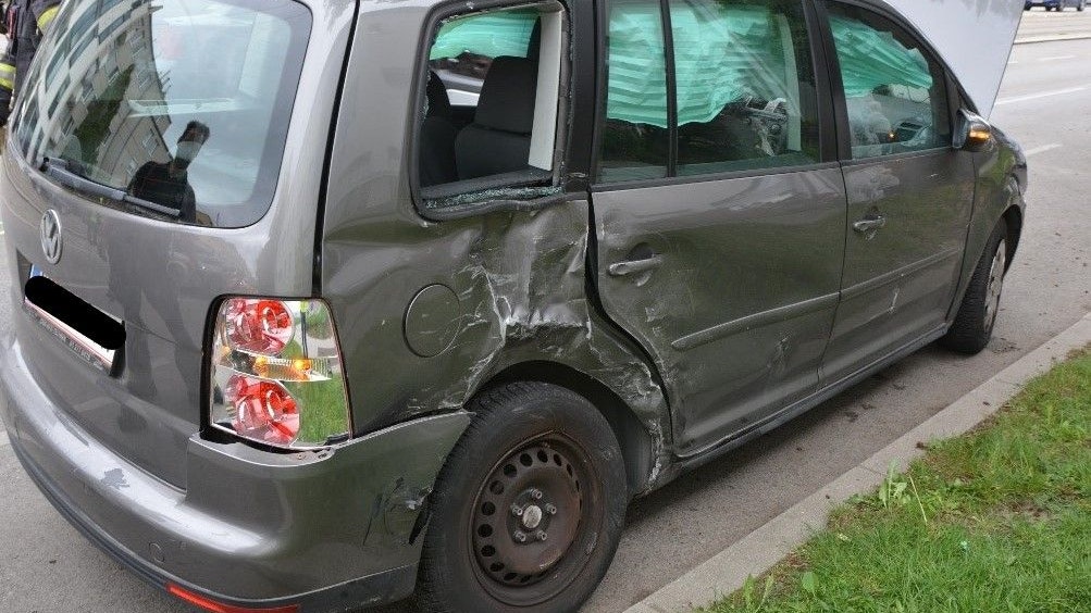 Eine 54-jährige Alkolenkerin erlitt leichte Verletzungen.