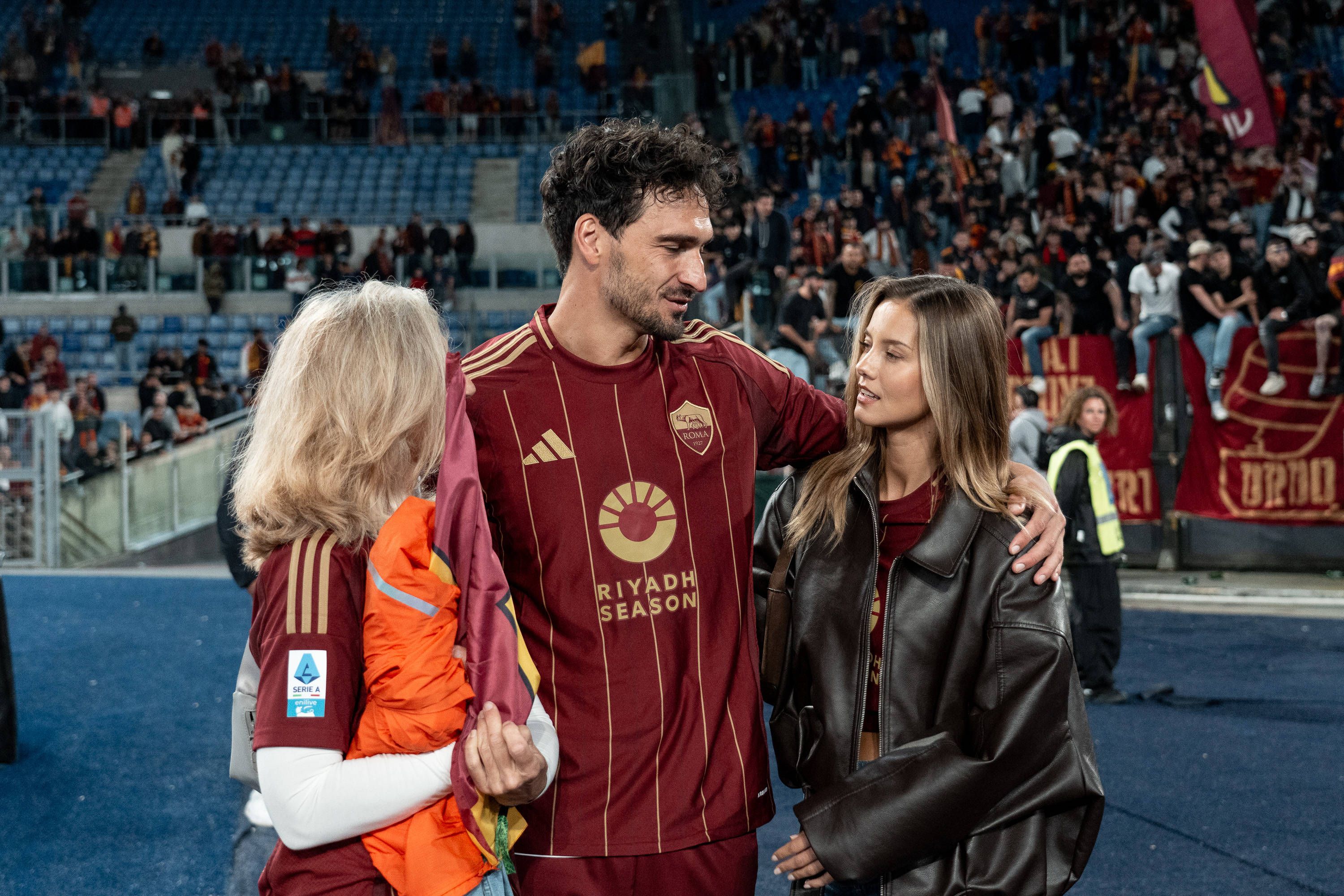 Mats Hummels gemeinsam mit seiner Mama Ulla und Freundin Nicola.