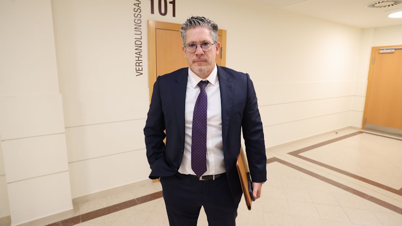 Simone Lugner wurde am Mittwoch vor Gericht von Anwalt <strong>Florian Höllwarth</strong> vertreten.