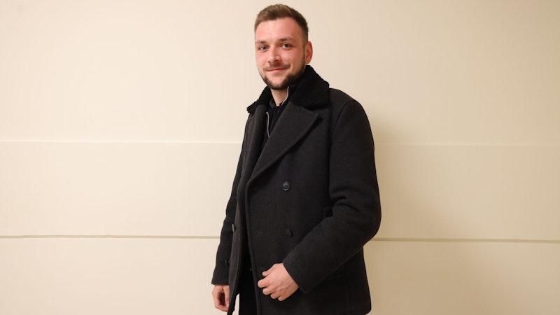 "Der Mann hat an die Glasscheibe gepoltert und herumgeschrien: 'Simone, ich bring' dich um'", beschreibt Marvin (25), gleichzeitig Lugners Personenschützer, die Vorkommnisse im vergangenen Dezember.