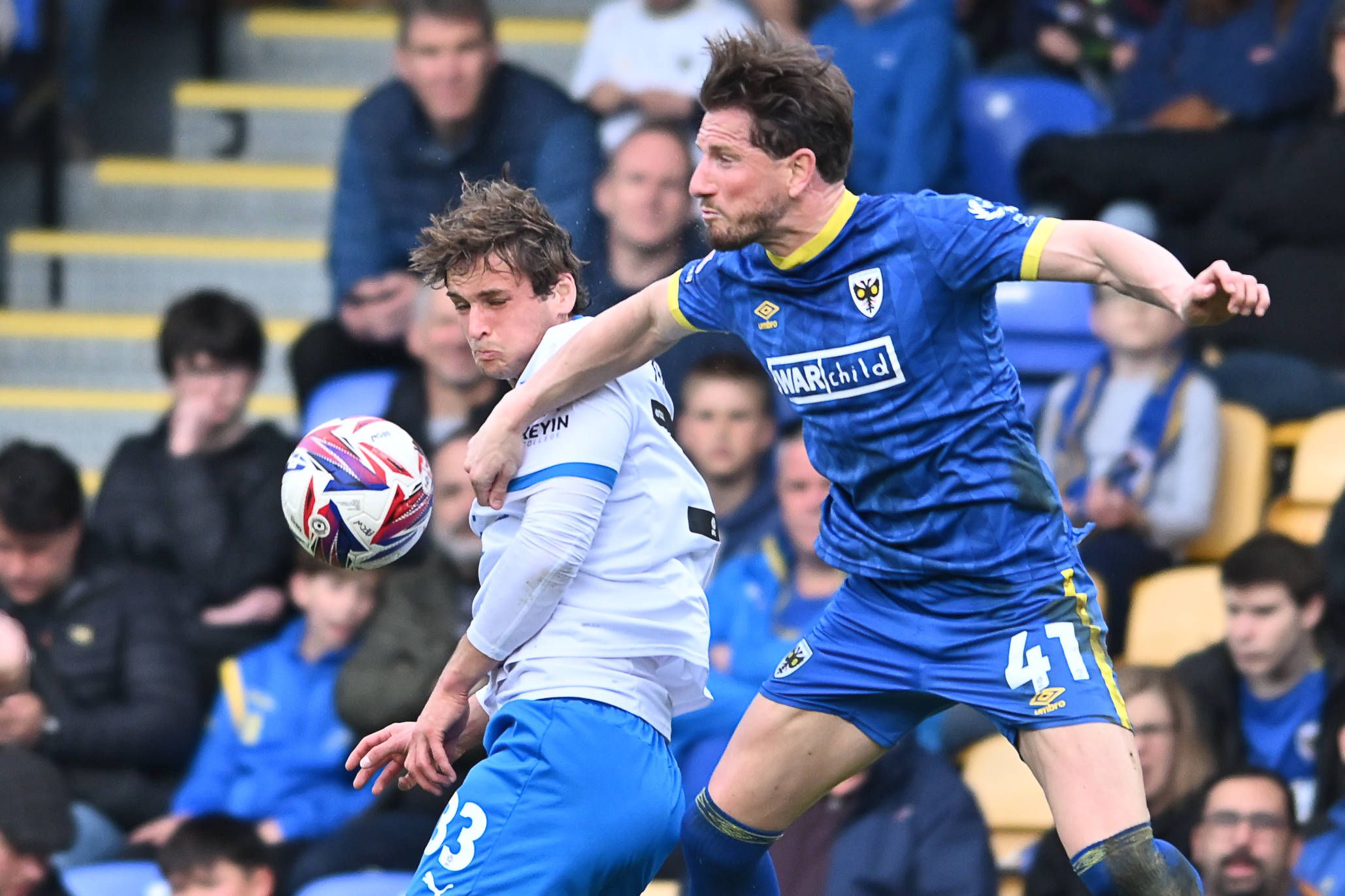 Sam Hutchinson (r.) erlitt während dem Spiel einen Herzinfarkt.