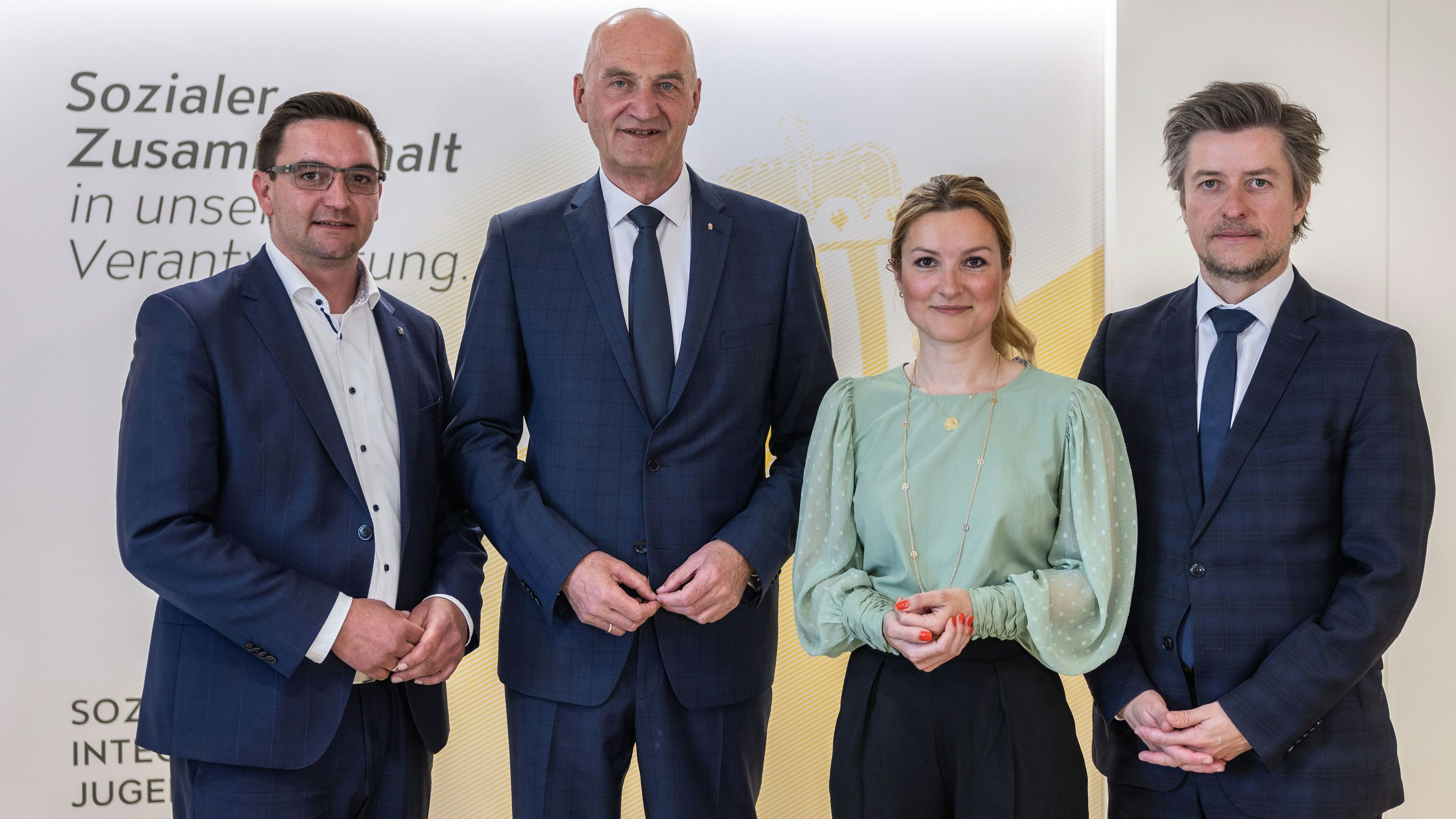 v.l.n.r.: Bürgermeister Karl-Heinz Koll, LR Christian Dörfel, Gesamtleiterin Integrationsmaßnahmen ÖIF Sandra Ivkic und ÖIF-Direktor Franz Wolf