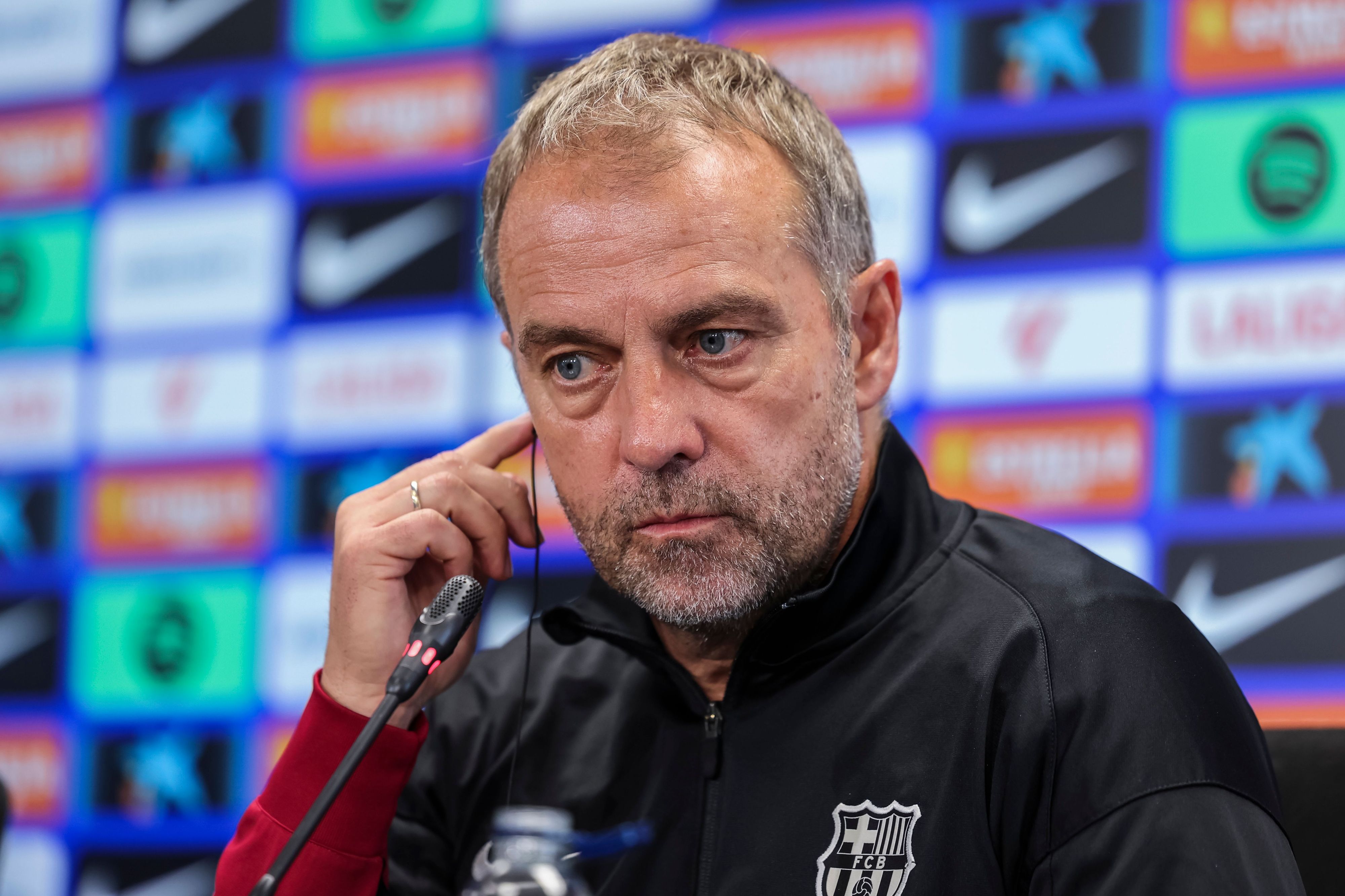 Hansi Flick bleibt zumindest bis 2027 beim FC Barcelona