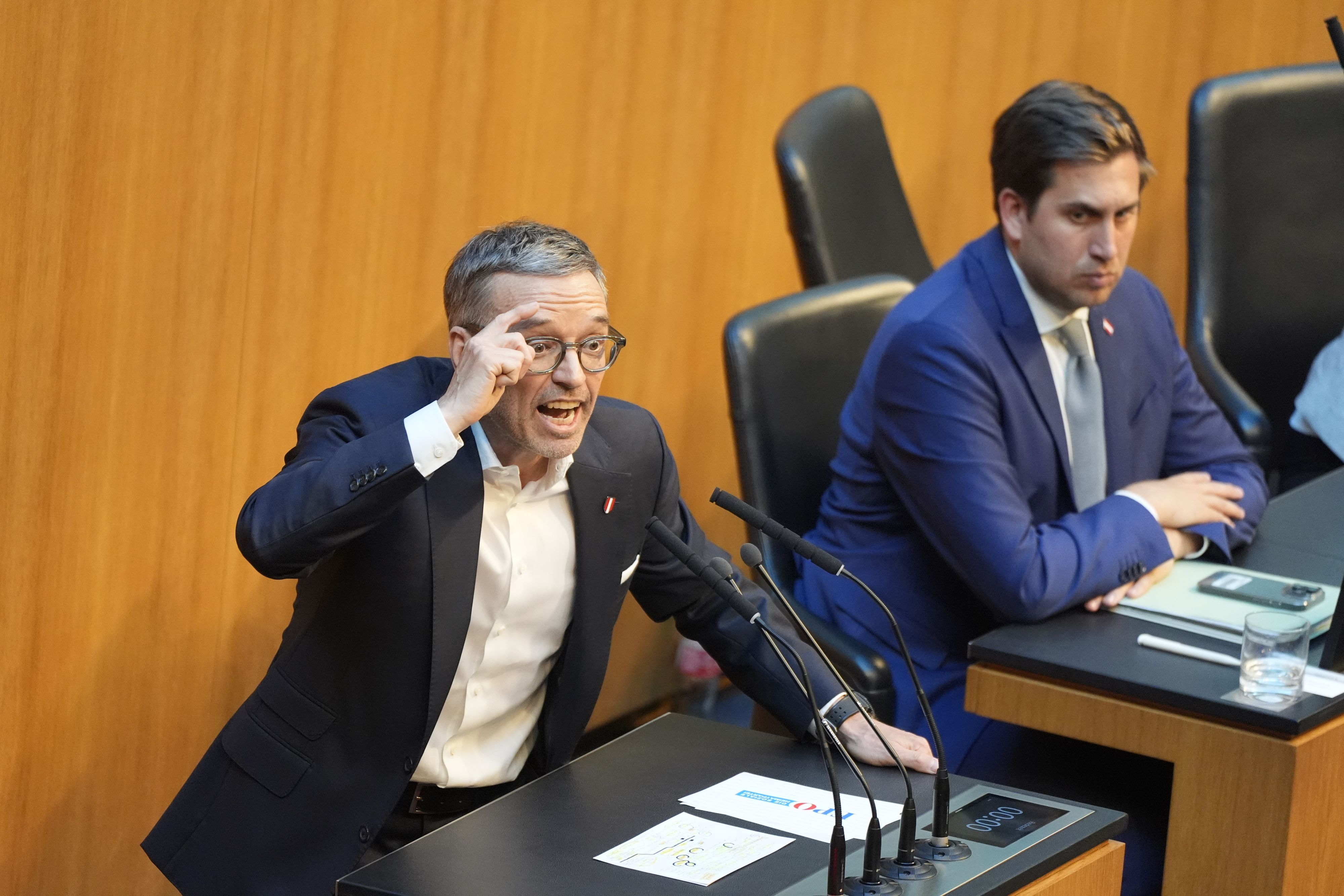 FPÖ-Chef Kickl nahm sich im Nationalrat einmal mehr die ÖVP vor. VP-Staatssekretär Pröll beanwortete in Vertretung des Kanzlers eine 