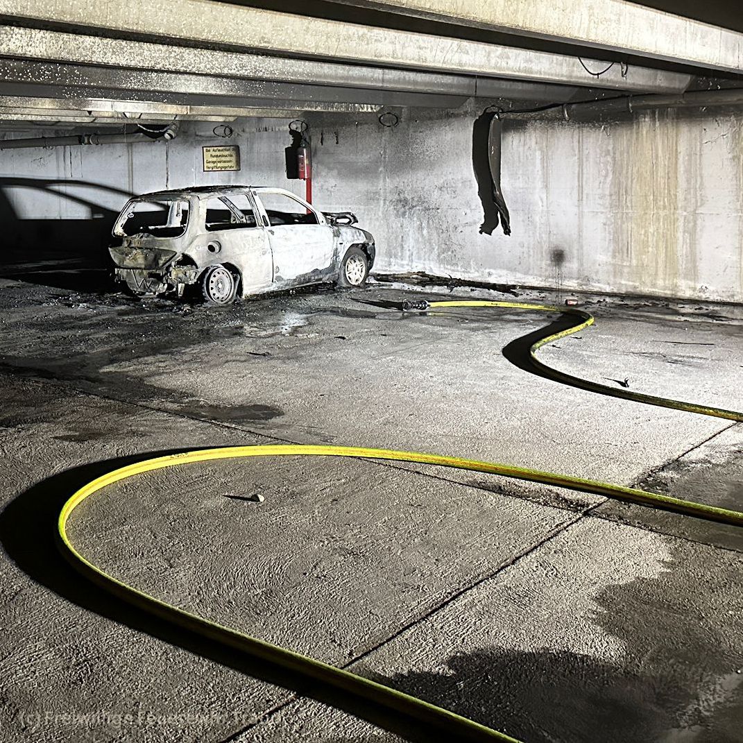 In Traun wurde ein Pkw von einem 12-Jährigen angezündet. Er wurde von einem 9-Jährigen und dessen Bruder angestiftet.