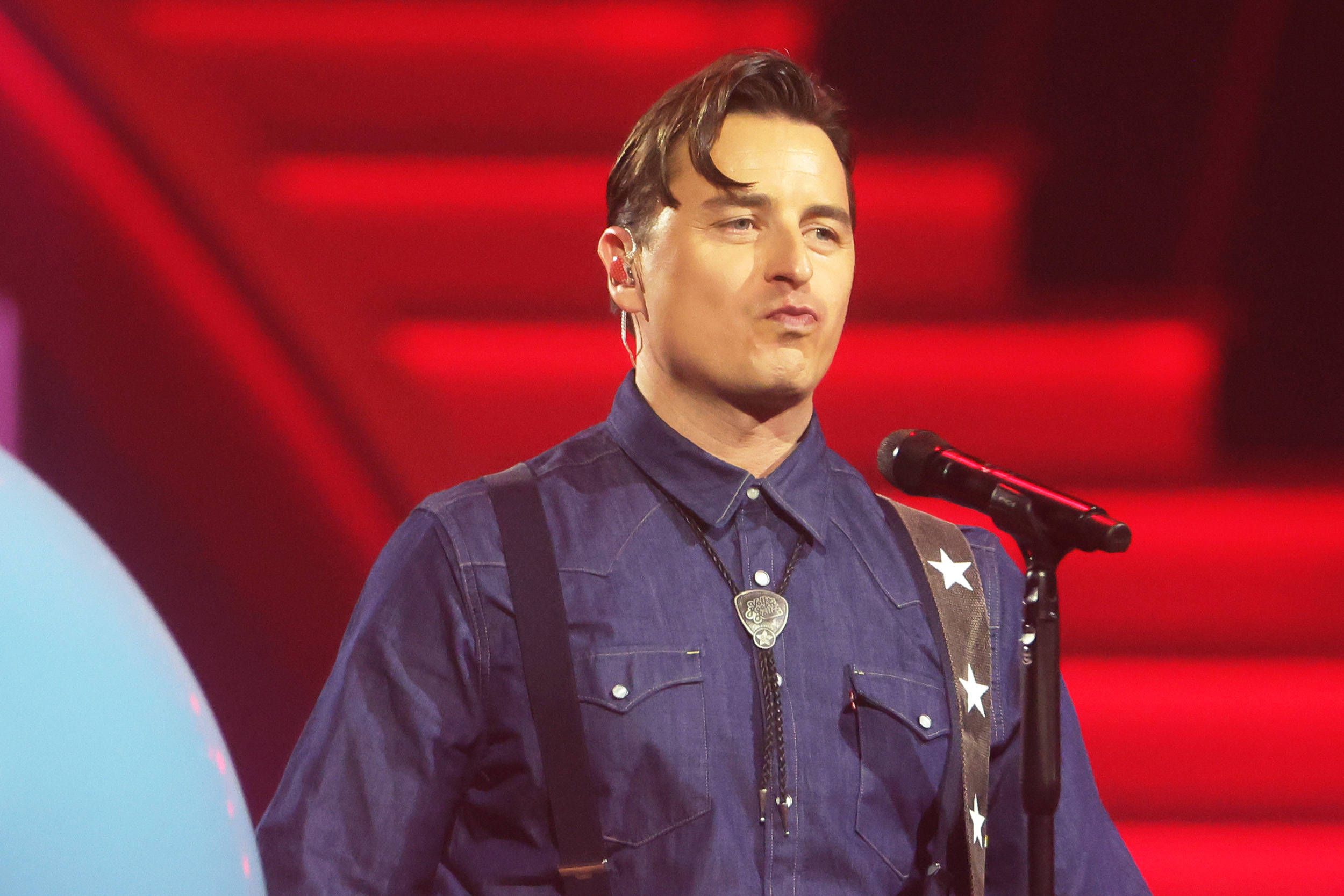 Andreas Gabalier widmet seinen Song den Trauernden.