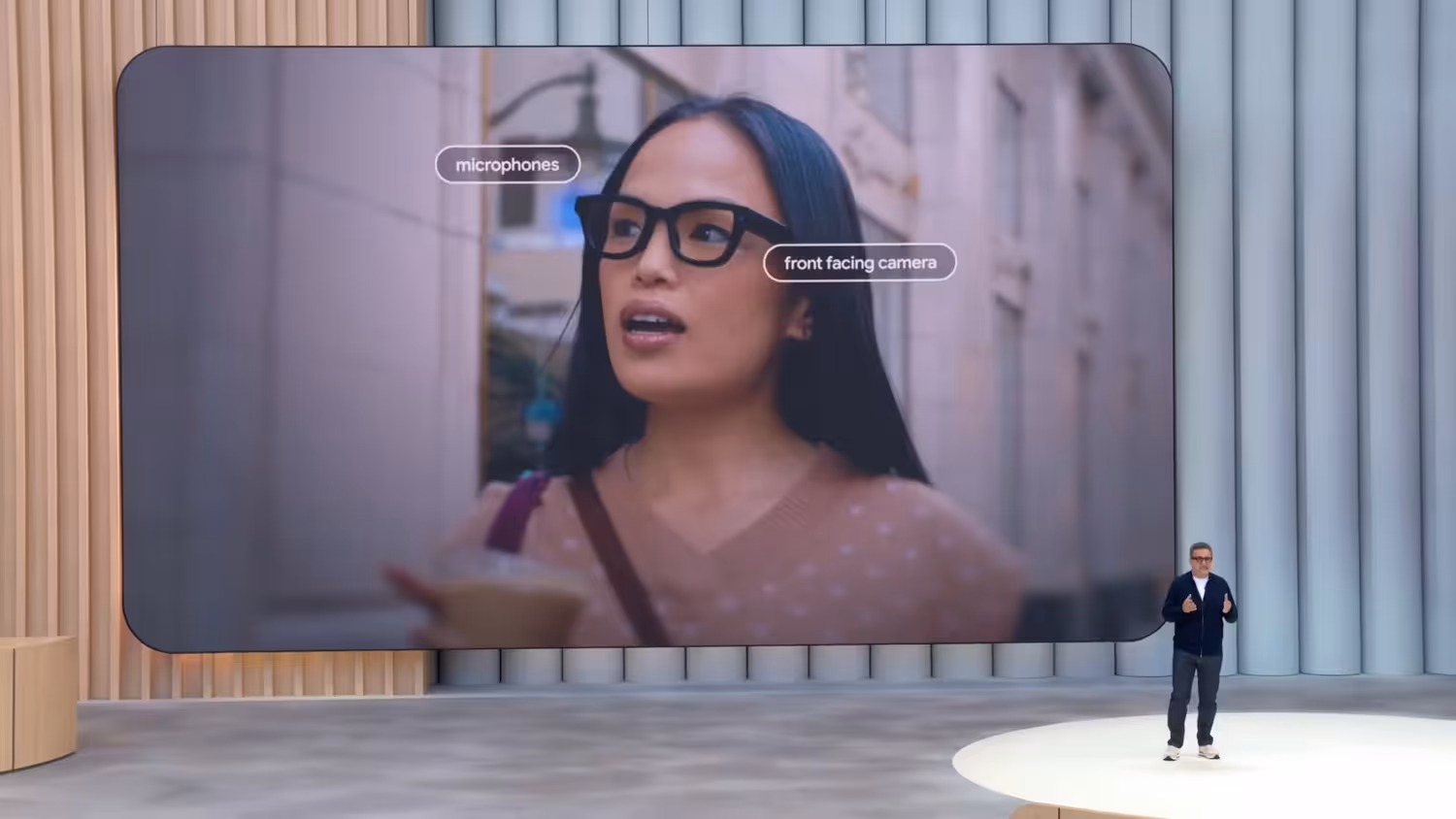 Shahram Izadi, ein Google-Manager, hat auf der Google I/O 2025 einen ersten Prototyp einer Smart-Brille mit Android XR vorgestellt.