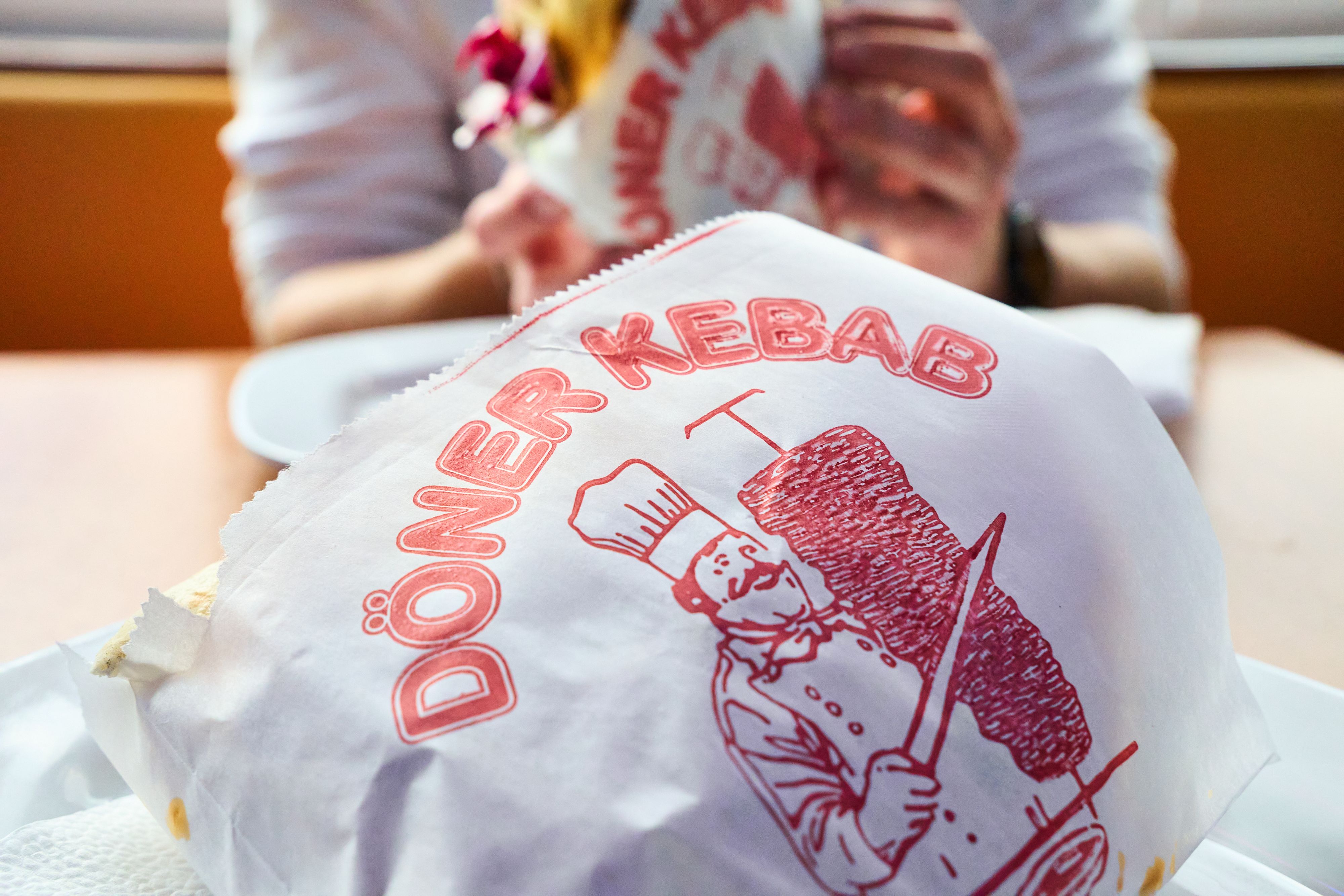 Das berühmte Döner-Logo auf einer Verpackung.