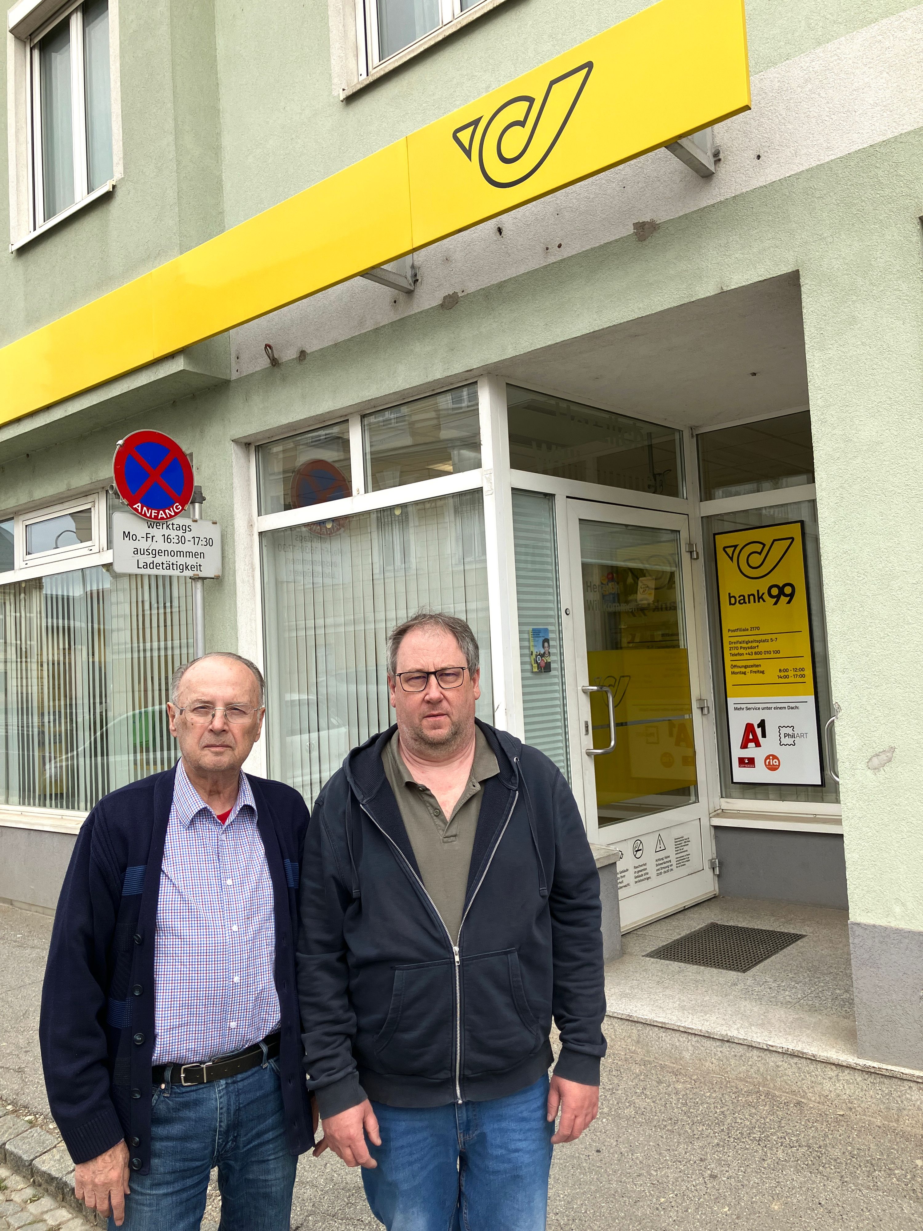 Postfiliale droht das Aus: Egon Englisch und Postgewerkschafts-Bezirksgruppenobmann Anton Paltram kämpfen gegen die Schließung.