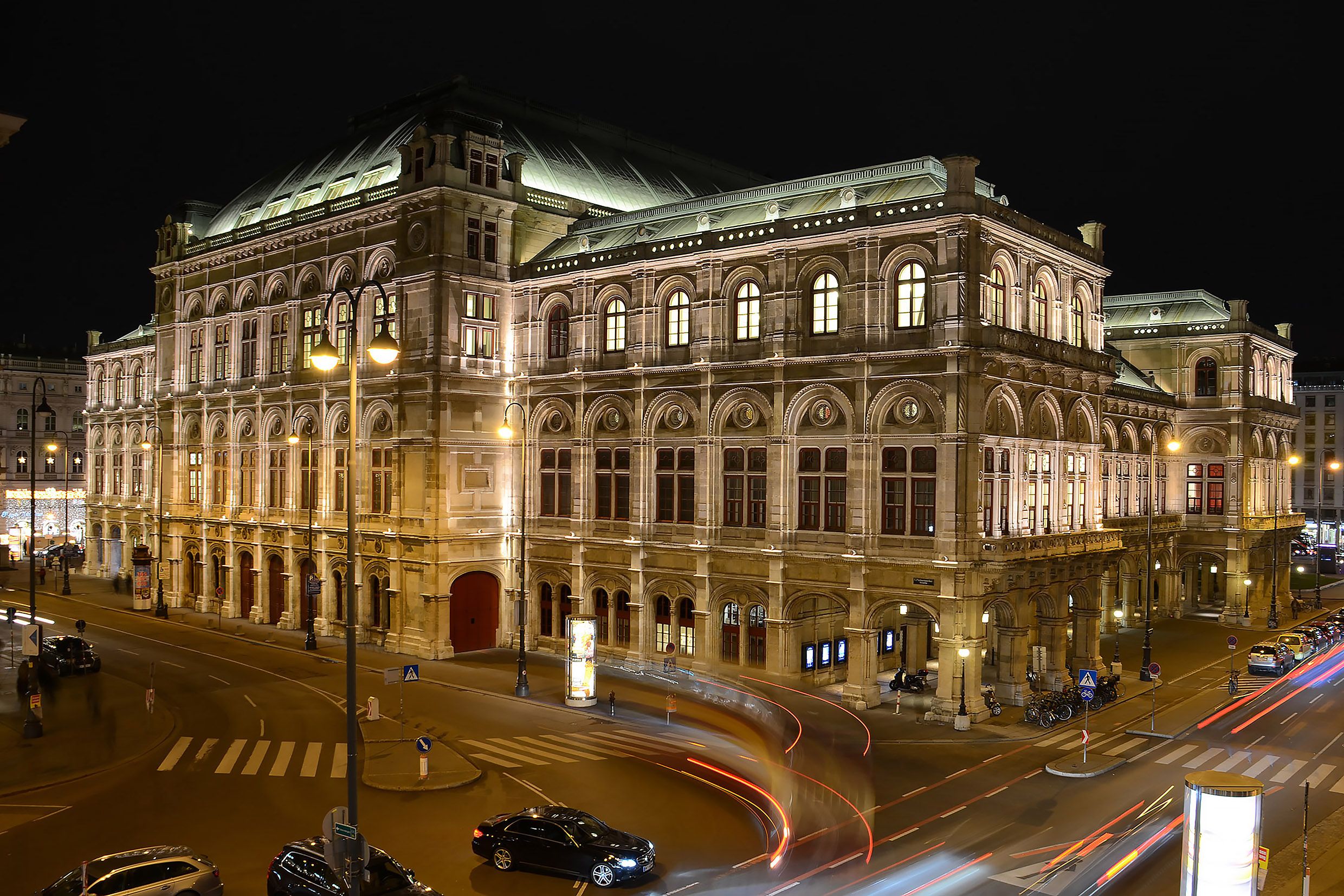 Die Wiener Oper bei Nacht