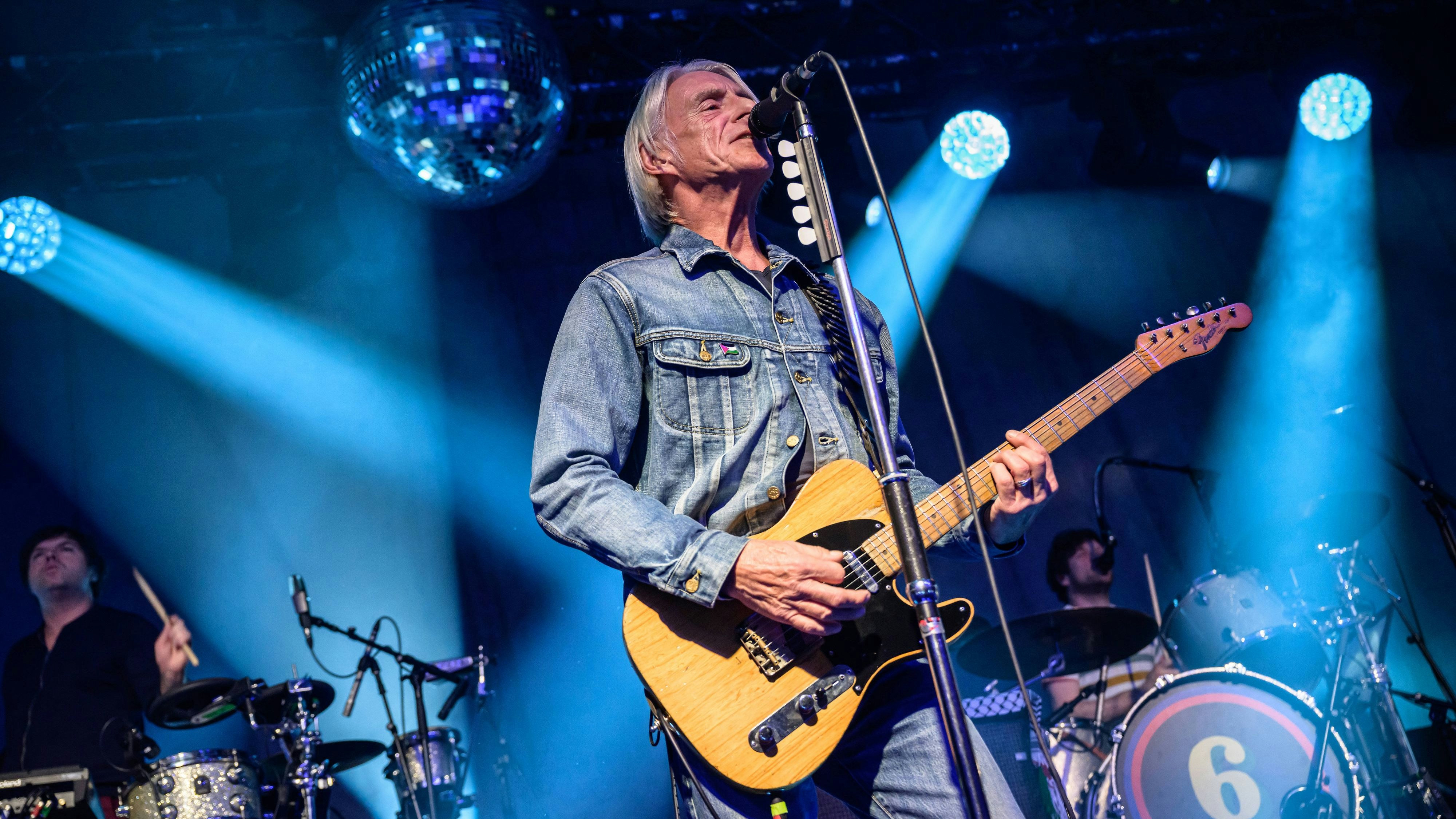 Paul Weller Live in Concert at The Barrowland Ballroom in Glasgow - 28 Oct 2024 Paul Weller performs live on stage at The Barrowland Ballroom. Ex Jam and Style Council frontman Paul Weller plays an intimate gig at Glasgows famous Barrowland Ballroom and showcases his new album 66. Glasgow United Kingdom Copyright: xStuartxWestwoodx/xSOPAxImagesx SWESTWOOD0006