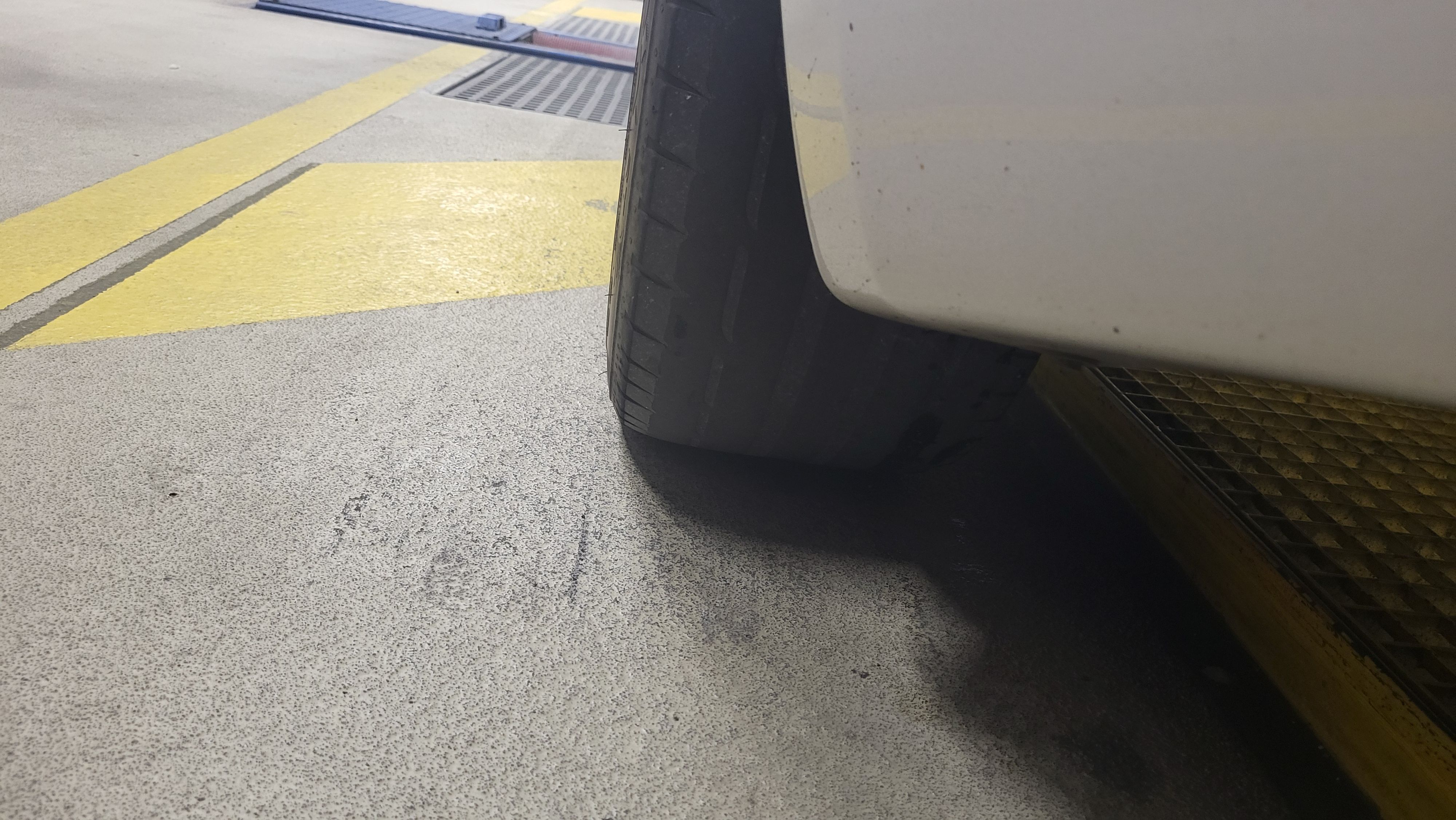 Die Reifen waren teilweise bis auf das Gewebe abgefahren.