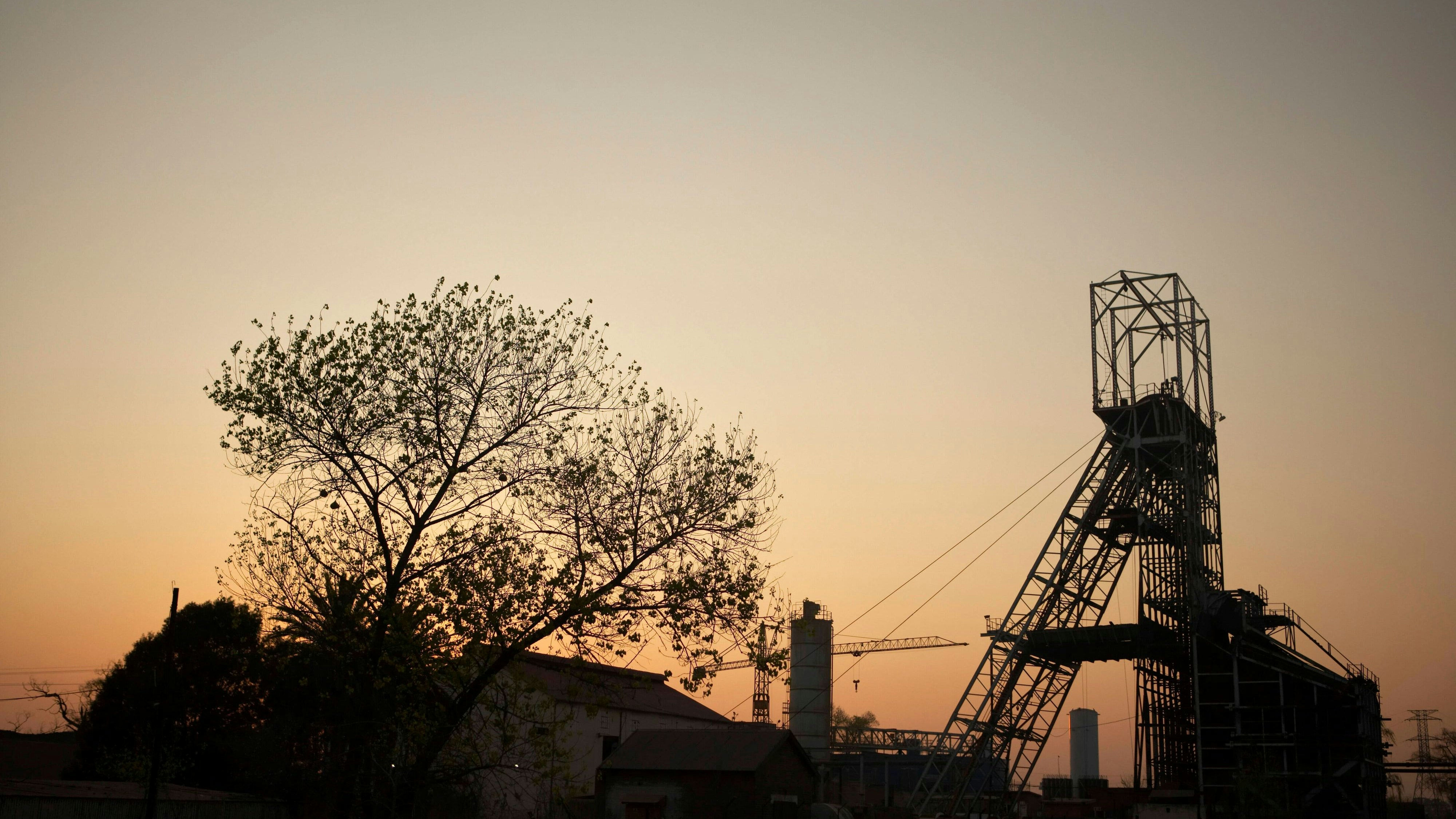 Heute.at - Rund 300 Arbeiter seit Stunden in Mine eingeschlossen