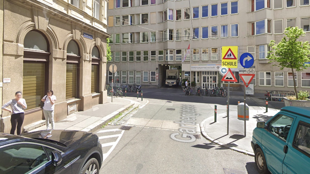 Bombendrohung in Wien – Alarm an Schule! Eltern müssen Kinder aus Parks abholen