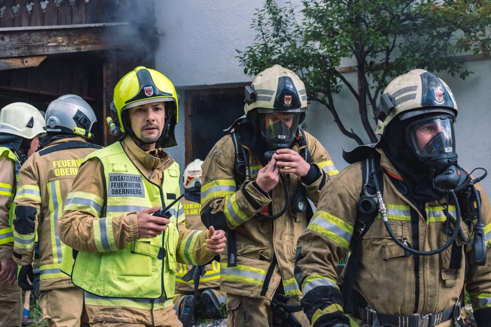 In dem dicht verrauchten Bauernhaus wurde eine Frau tot aufgefunden.