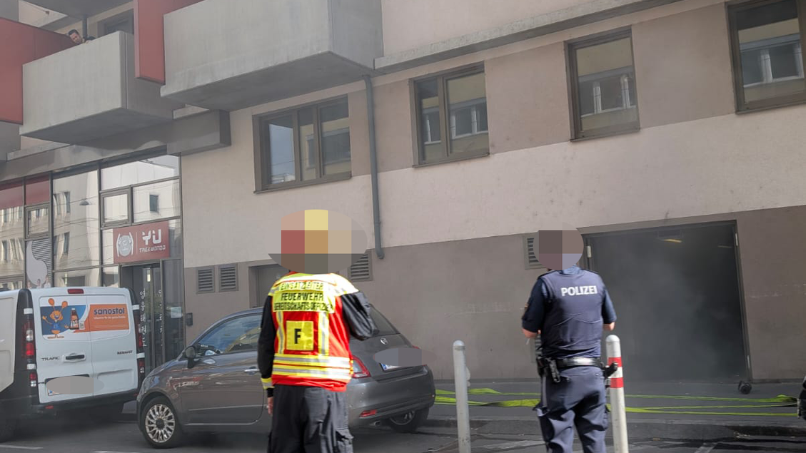 Heute.at - Brand in Wiener Wohnhaus löst Feuerwehreinsatz aus