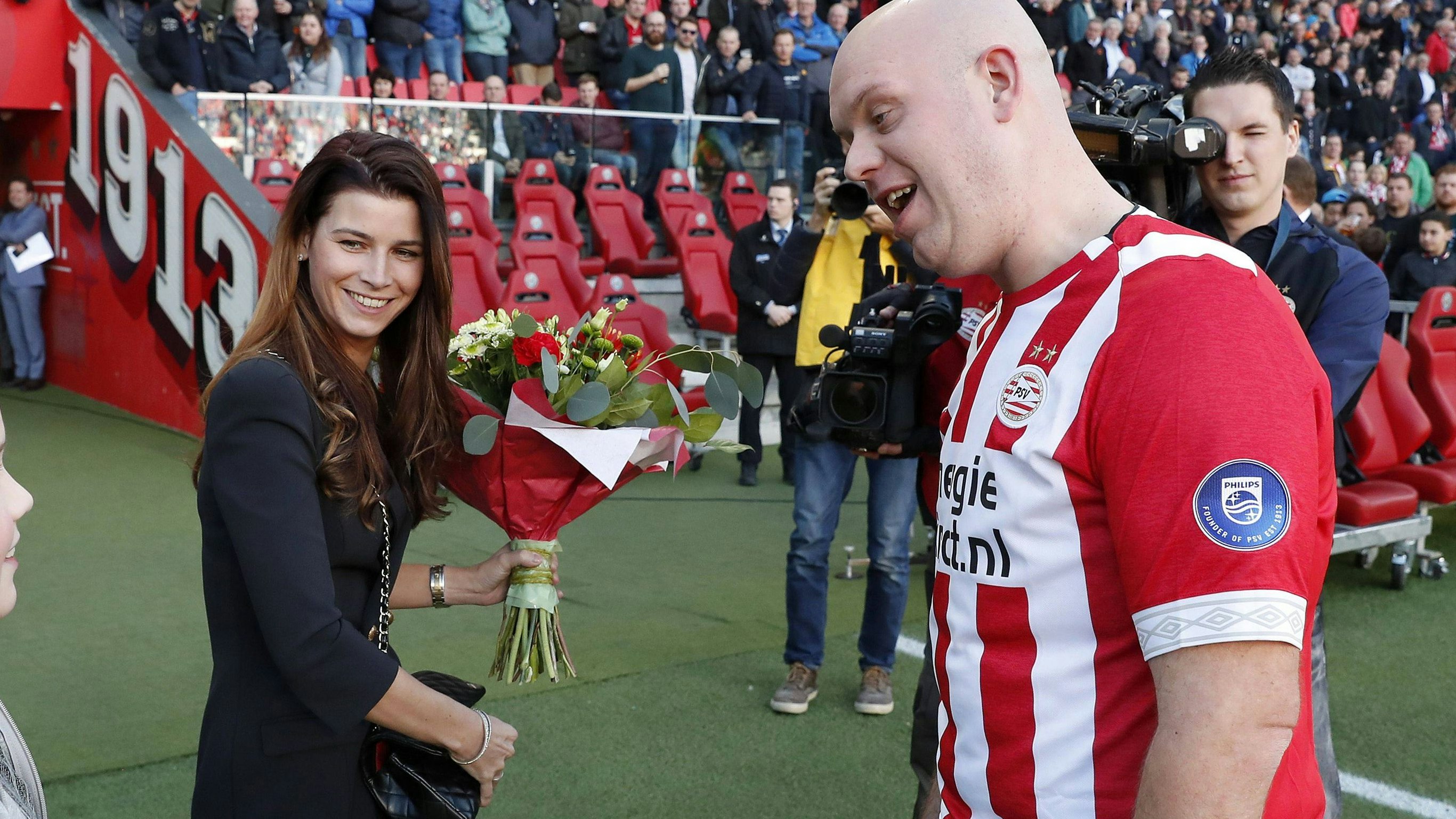 Ein Bild aus glücklichen Ehetagen: Daphne und Michael van Gerwen