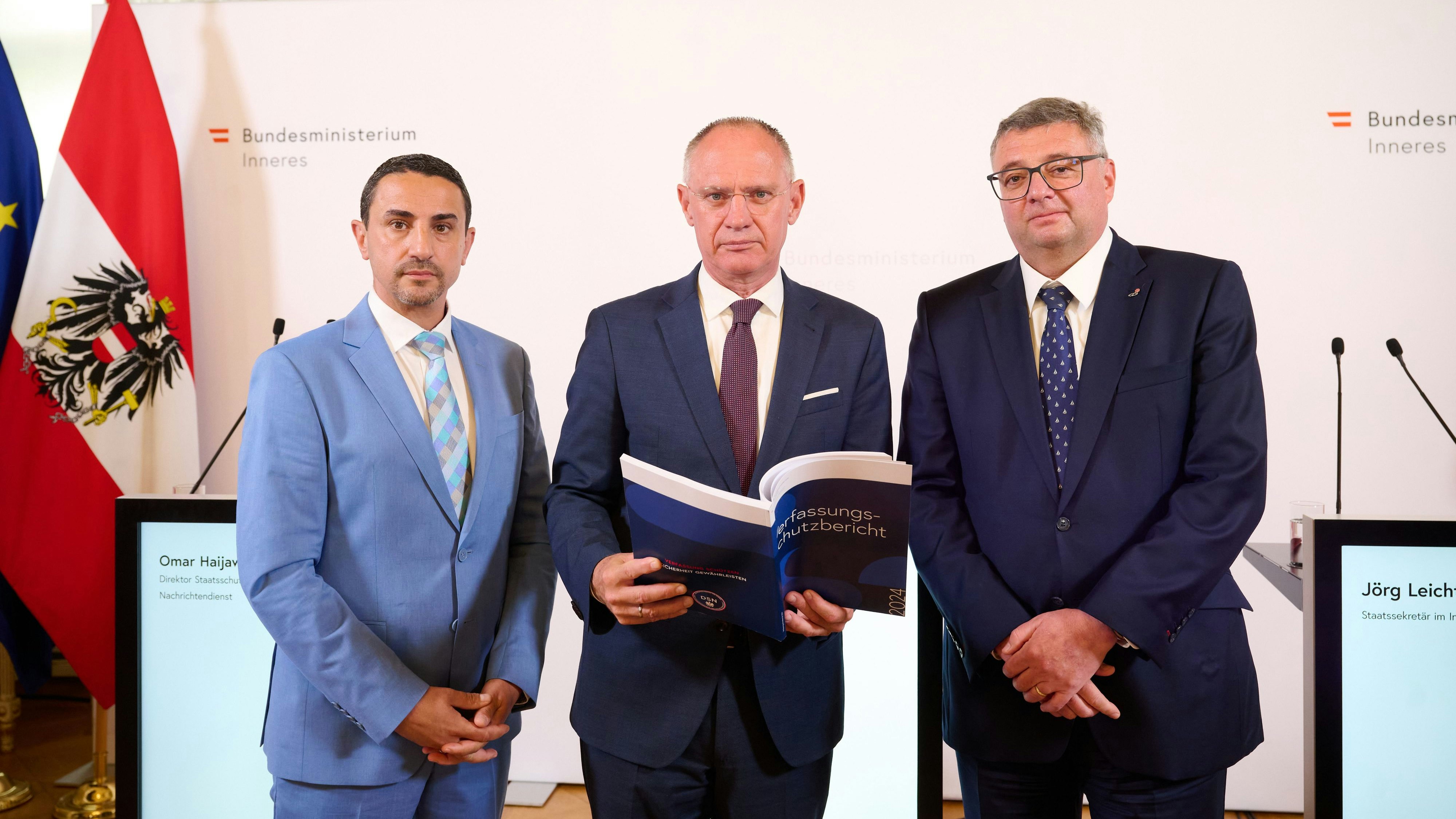 DSN-Direktor Omar Haijawi-Pirchner, Innenminister Gerhard Karner und Staatssekretär Jörg Leichtfried und