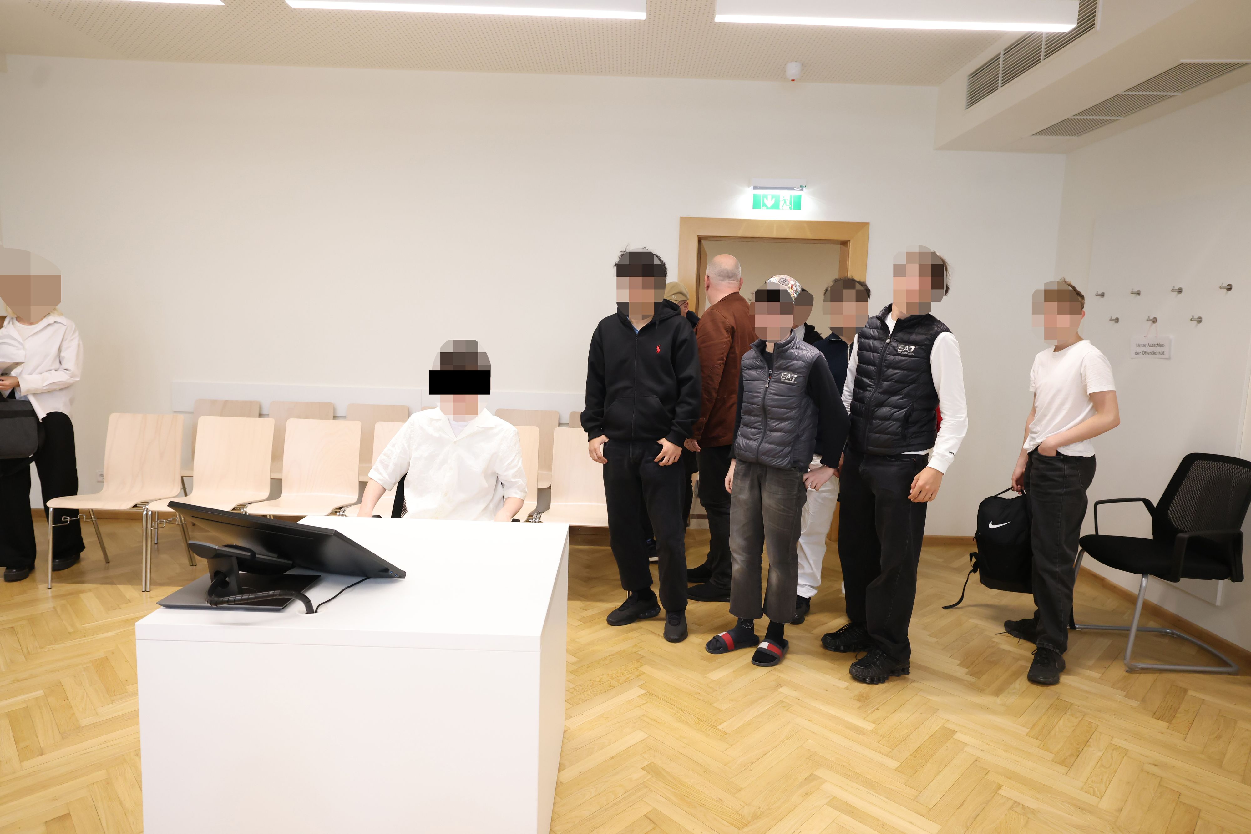 Der Angeklagte ist erst 14 Jahre alt.