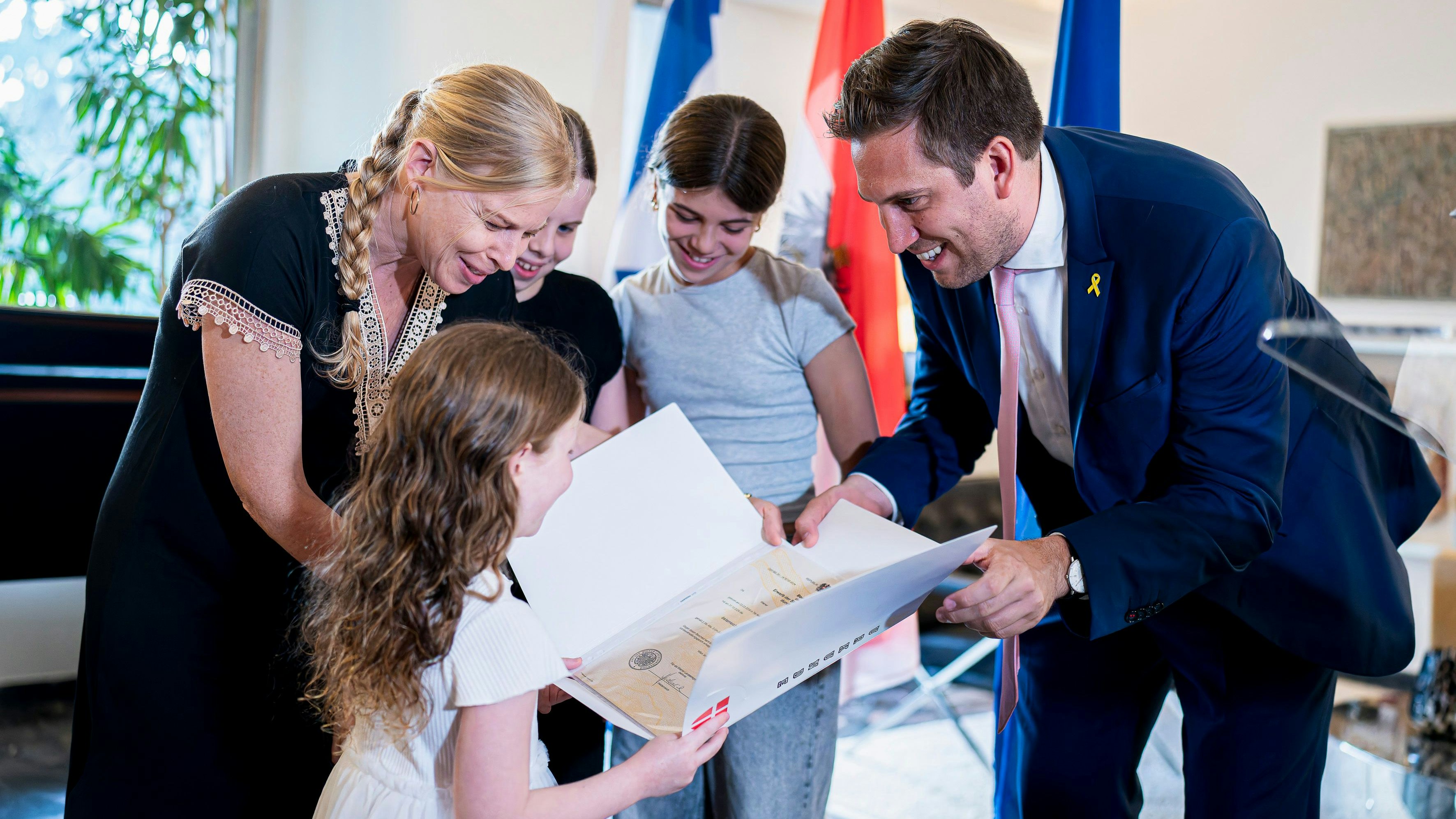 Die Übergabe fand in Tel Aviv statt.