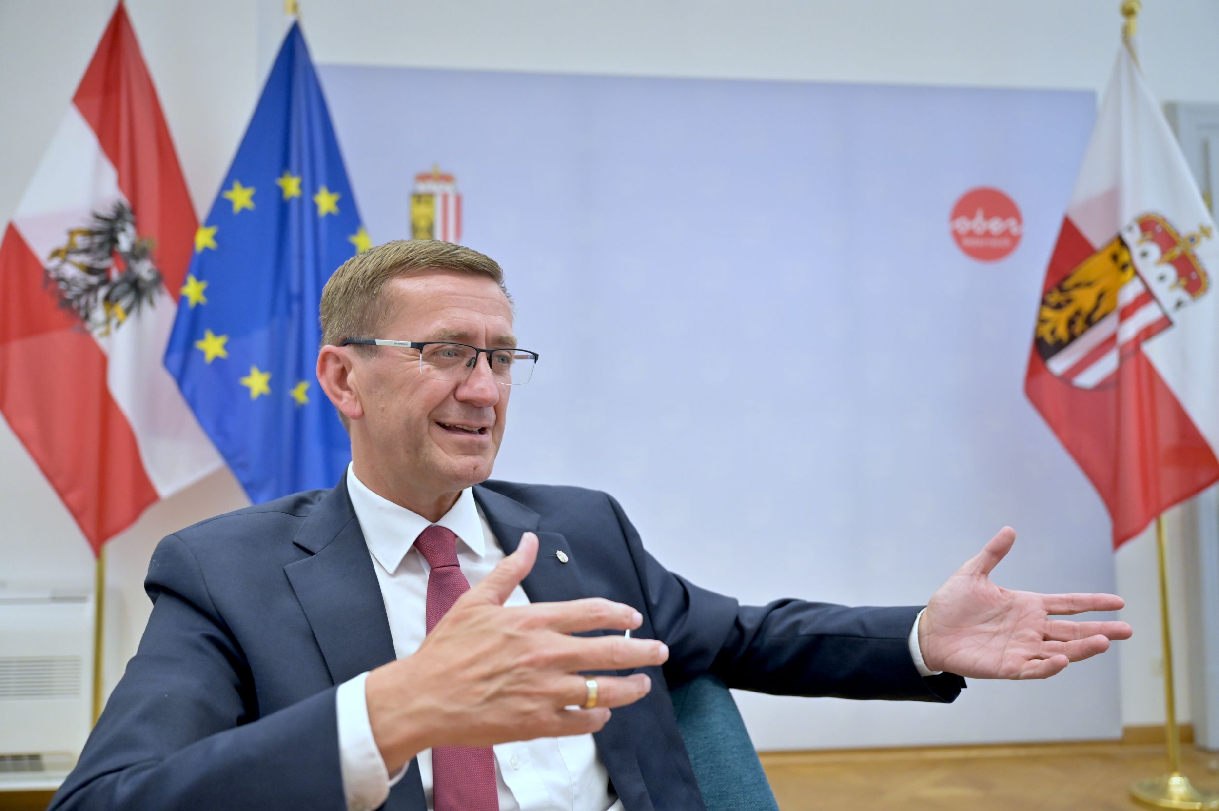 Es brauche Gegenmaßnahmen, um die Wettbewerbsfähigkeit wieder zu erlangen, betont Wirtschafts-LR Markus Achleitner (ÖVP).