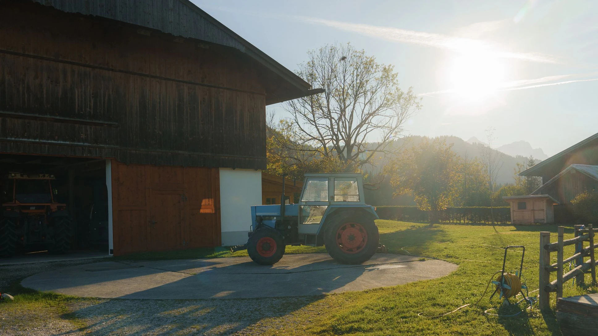 Der Unfall ereignete sich auf dem Hof des 36-Jährigen. Symbolbild. 