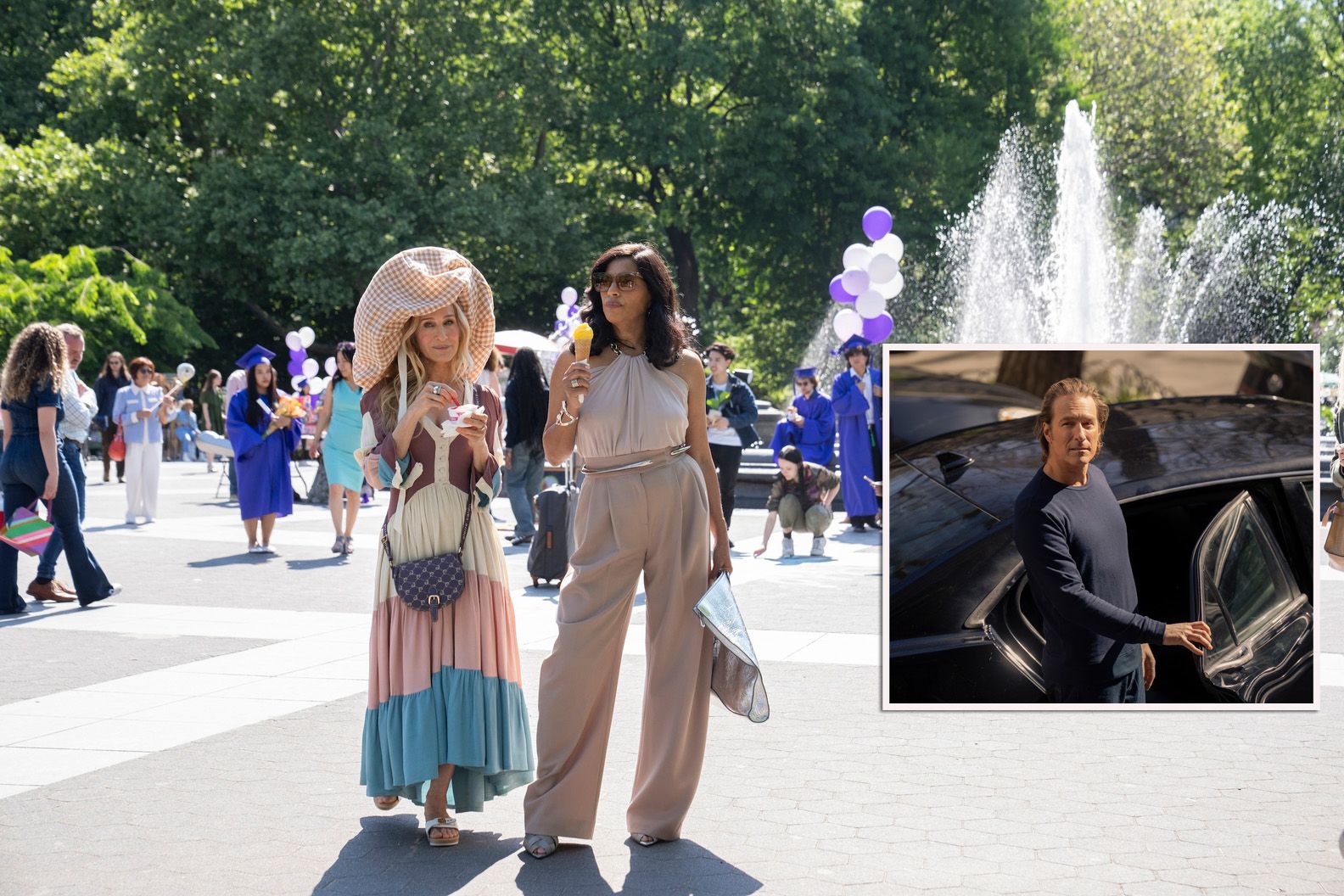 Carrie (Sarah Jessica Parker) und Seema (Sarita Choudhury) (v.l.) erfinden sich in der dritten Staffel von 