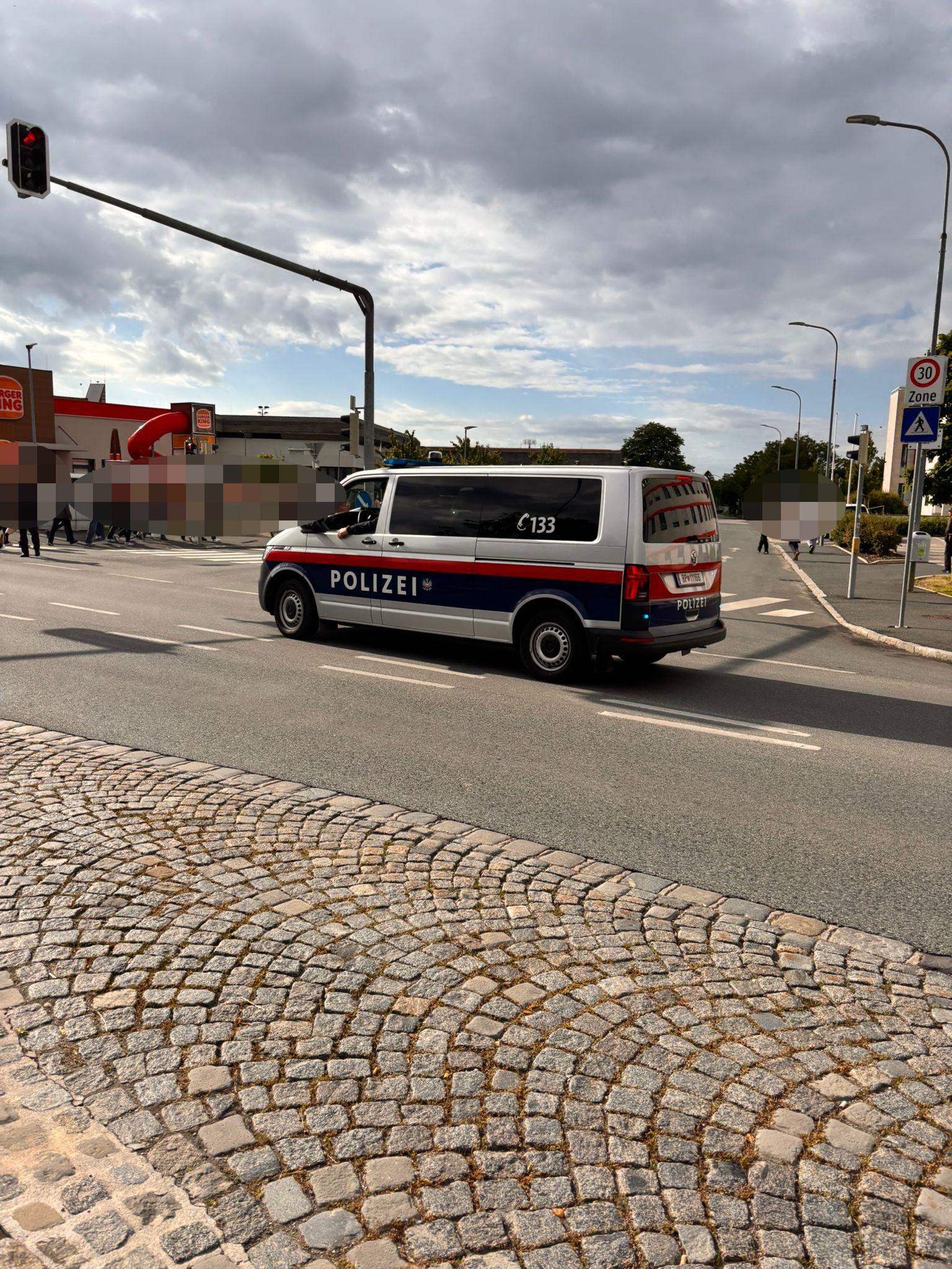Derzeit läuft ein Einsatz an der Berufsschule in Eisenstadt.