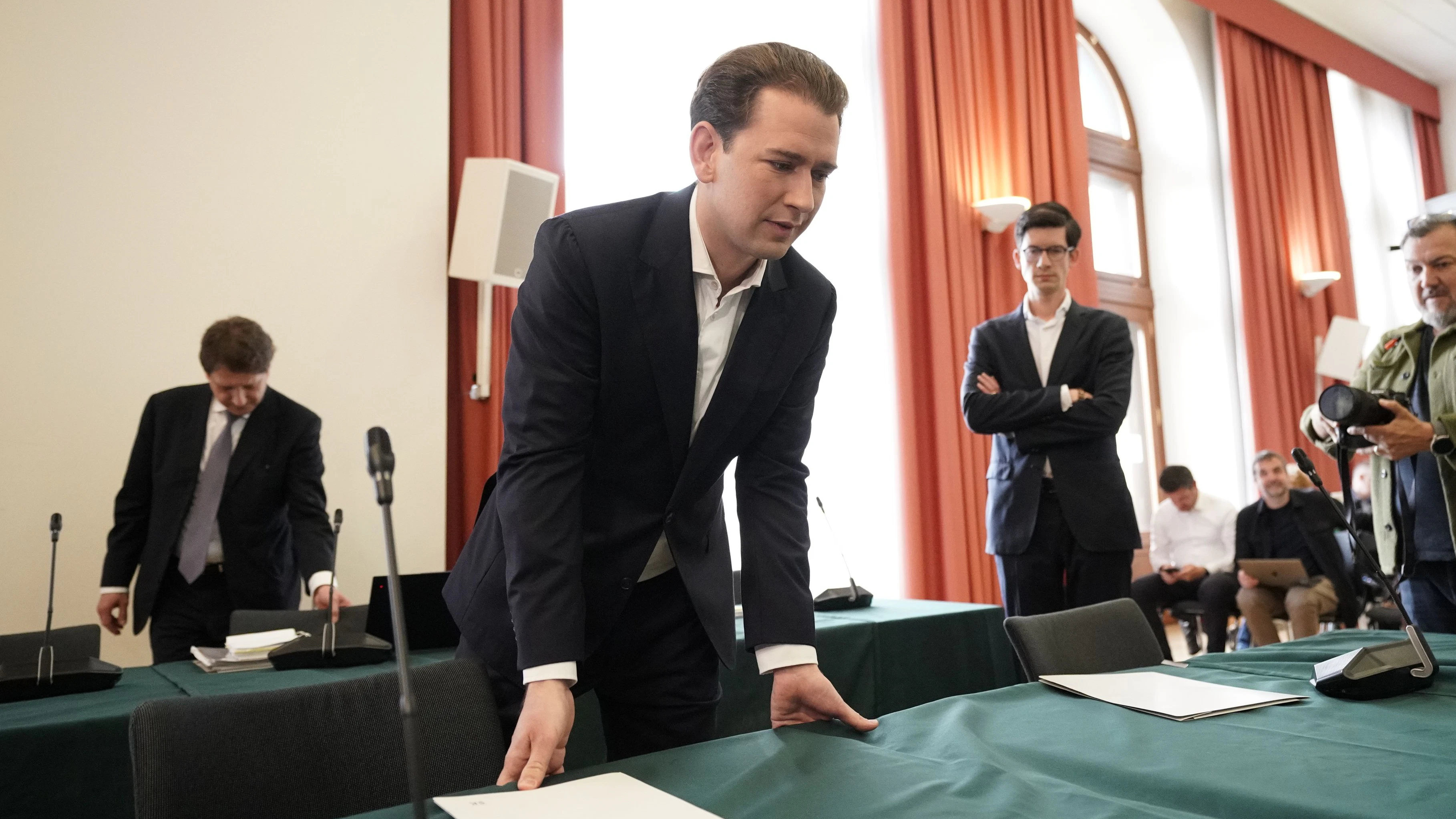 Heute.at - Sebastian Kurz enthüllt Angebote für Polit-Comeback
