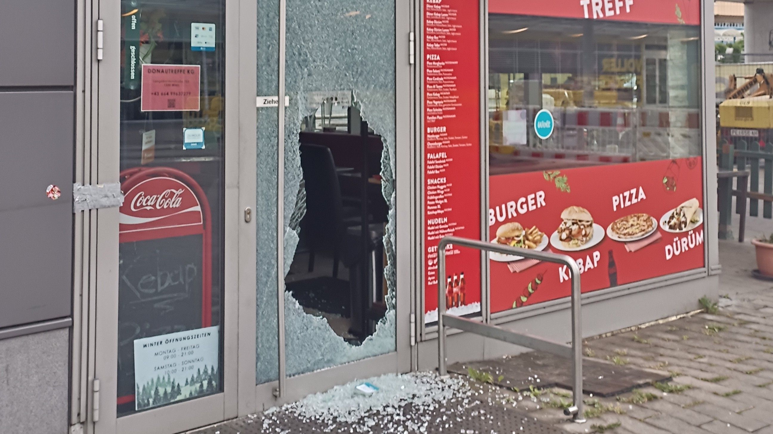 Hunderte Euro weg – Kebab-Imbiss bei U2-Station in Wien verwüstet.