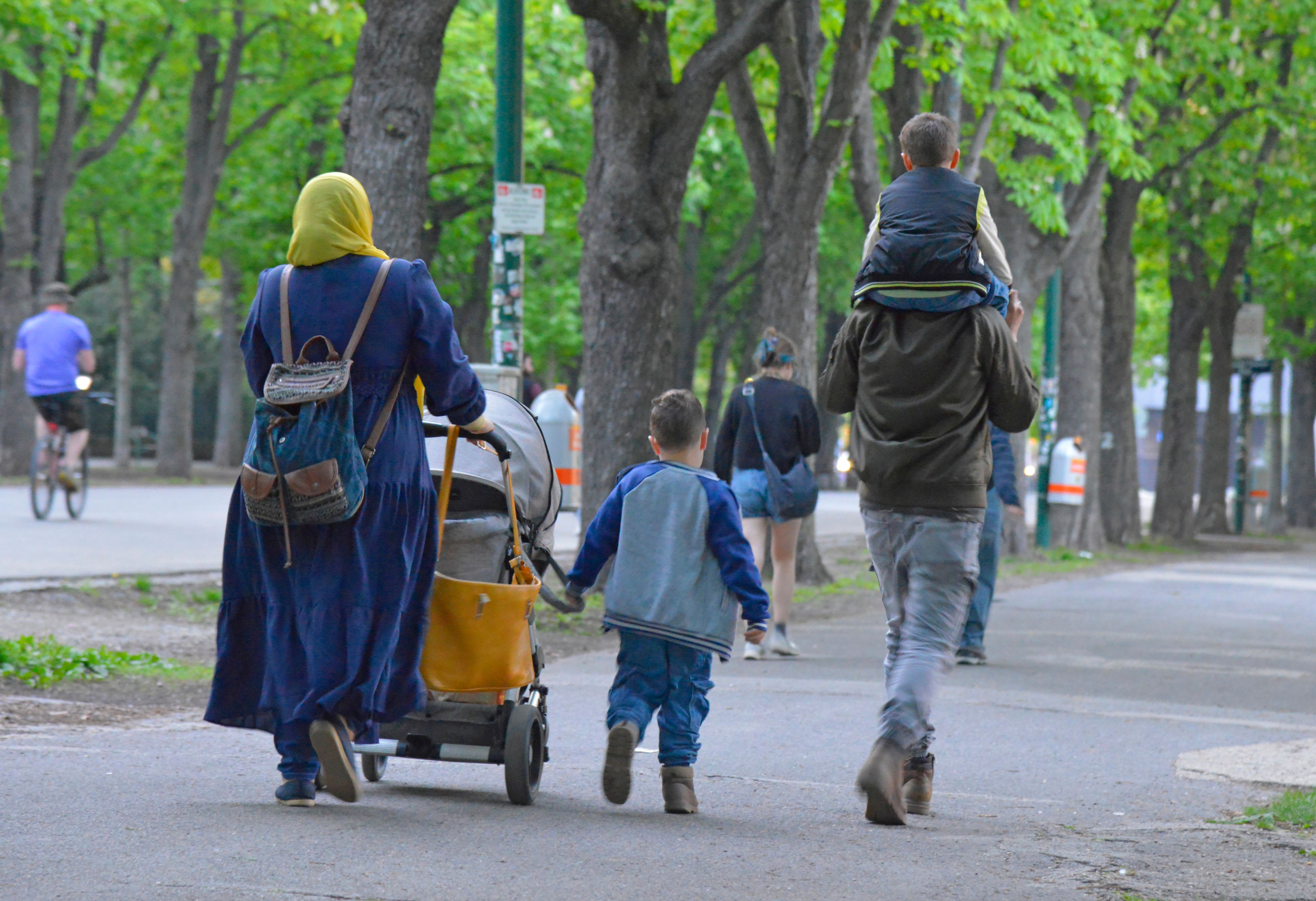 Eine syrische Großfamilie in Wien kassiert 9.000 Euro – ohne Arbeit, netto sowie Monat für Monat.