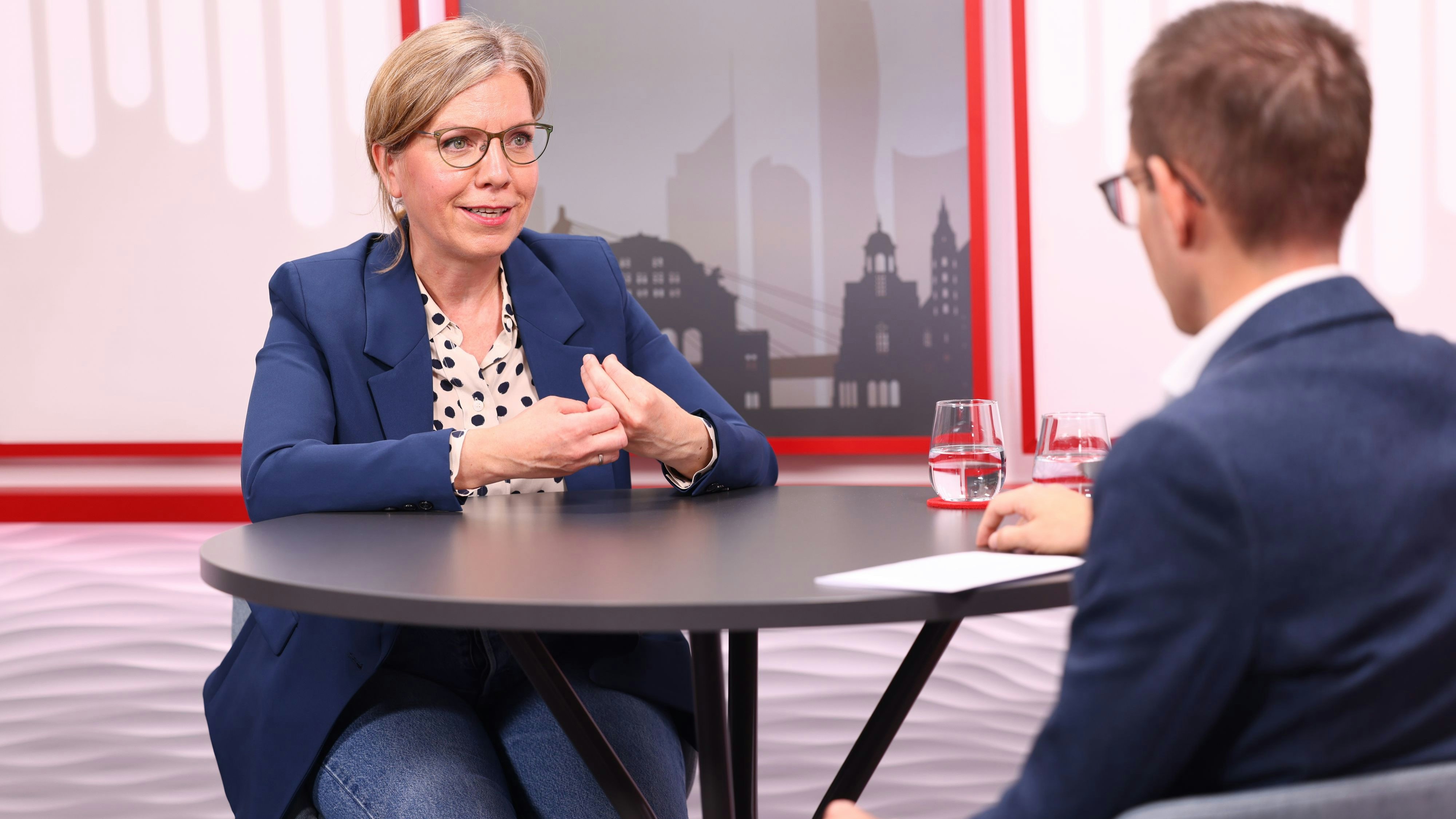 Gewessler im Talk mit "Heute"-Chefredakteur Clemens Oistric