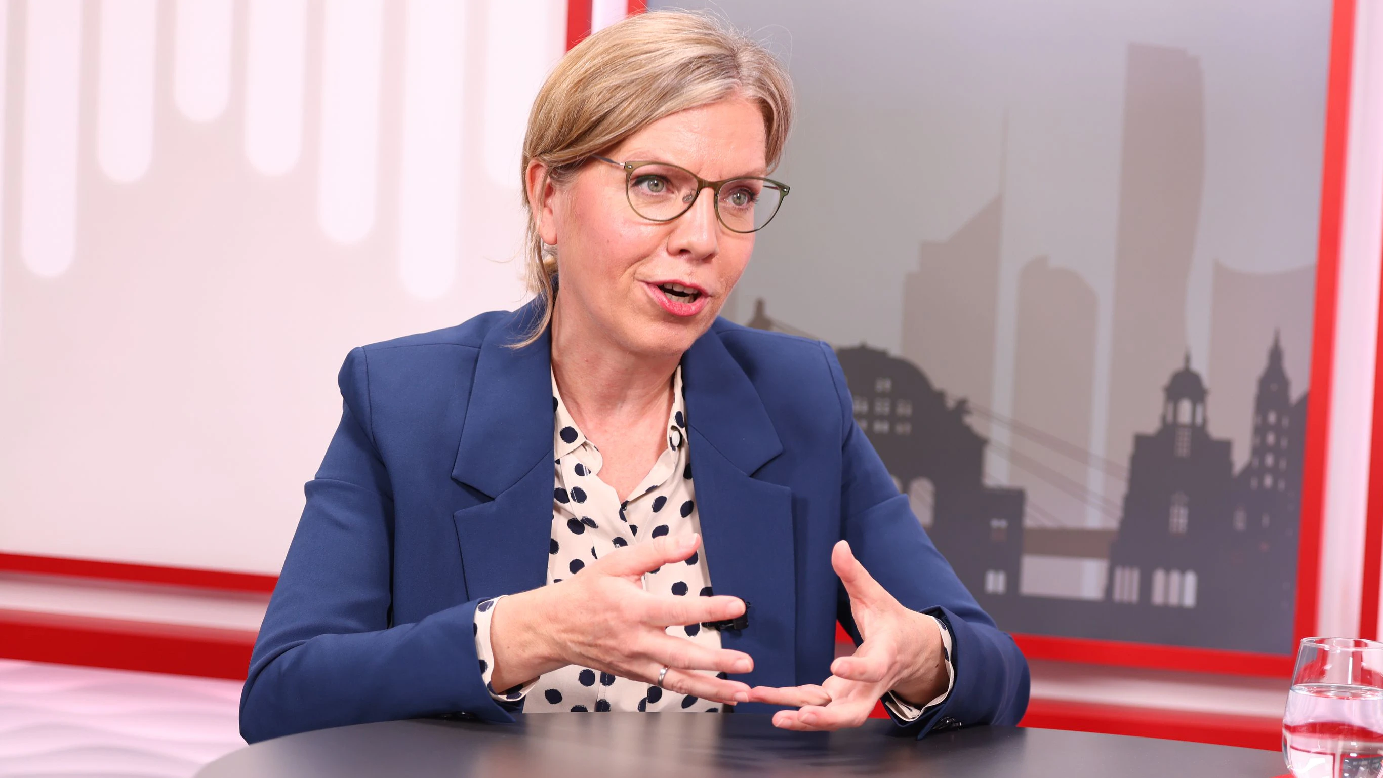 Heute.at - Grünen-Chefin Gewessler will 100 Windräder pro Jahr