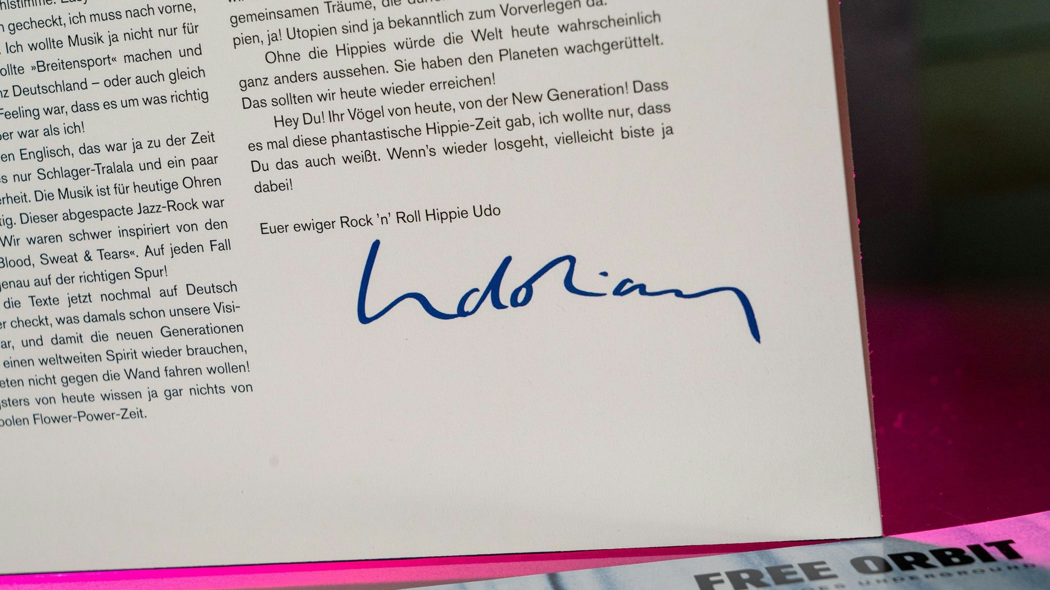 In seinen extra für diese Neuauflage verfassten Linernotes erinnert sich Lindenberg an die aufregende Zeit des gesellschaftlichen Umbruchs