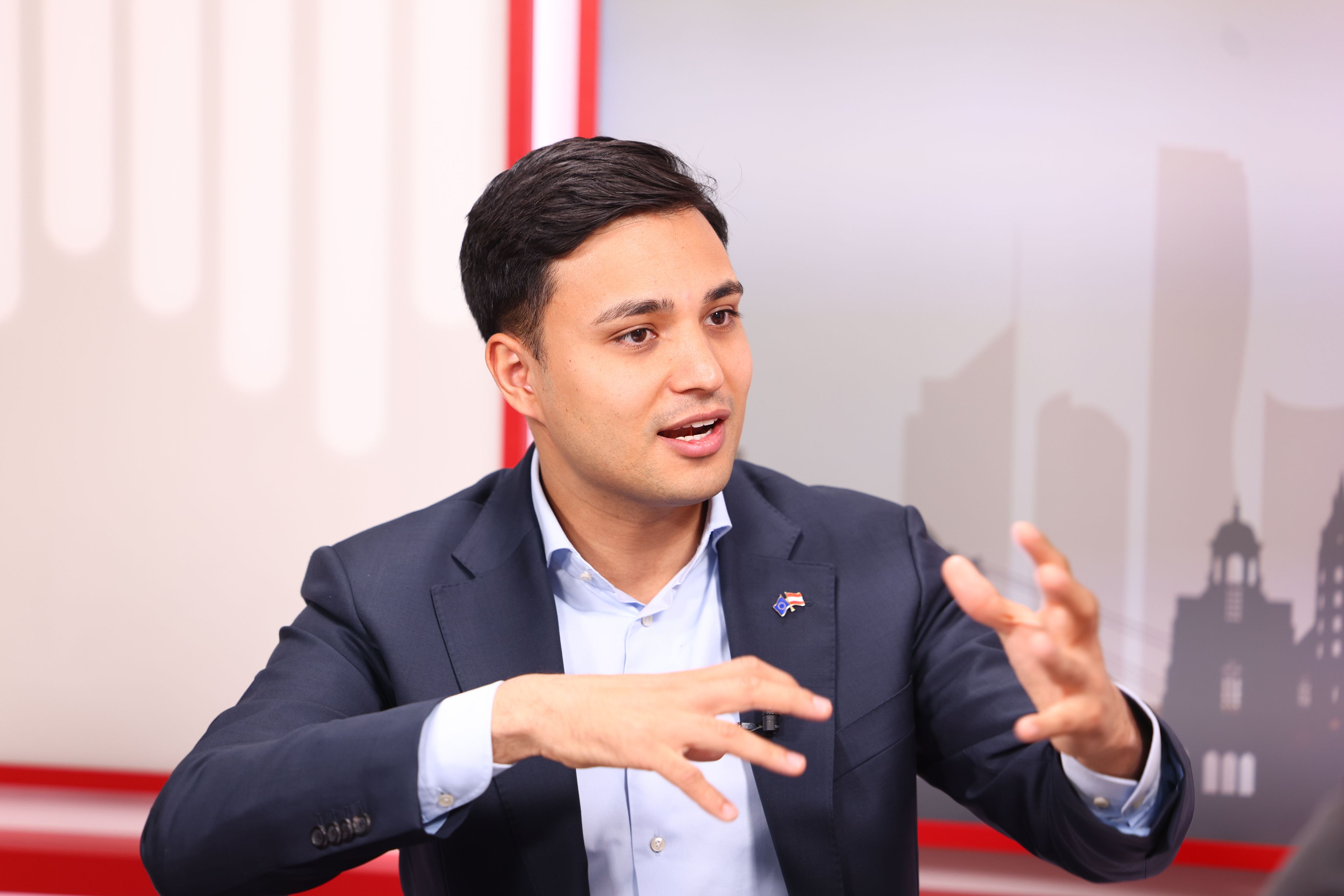 Neos-Klubobmann Yannick Shetty wurde am Donnerstag im Landstraßer Bezirksparlament als Bezirksrat angelobt.