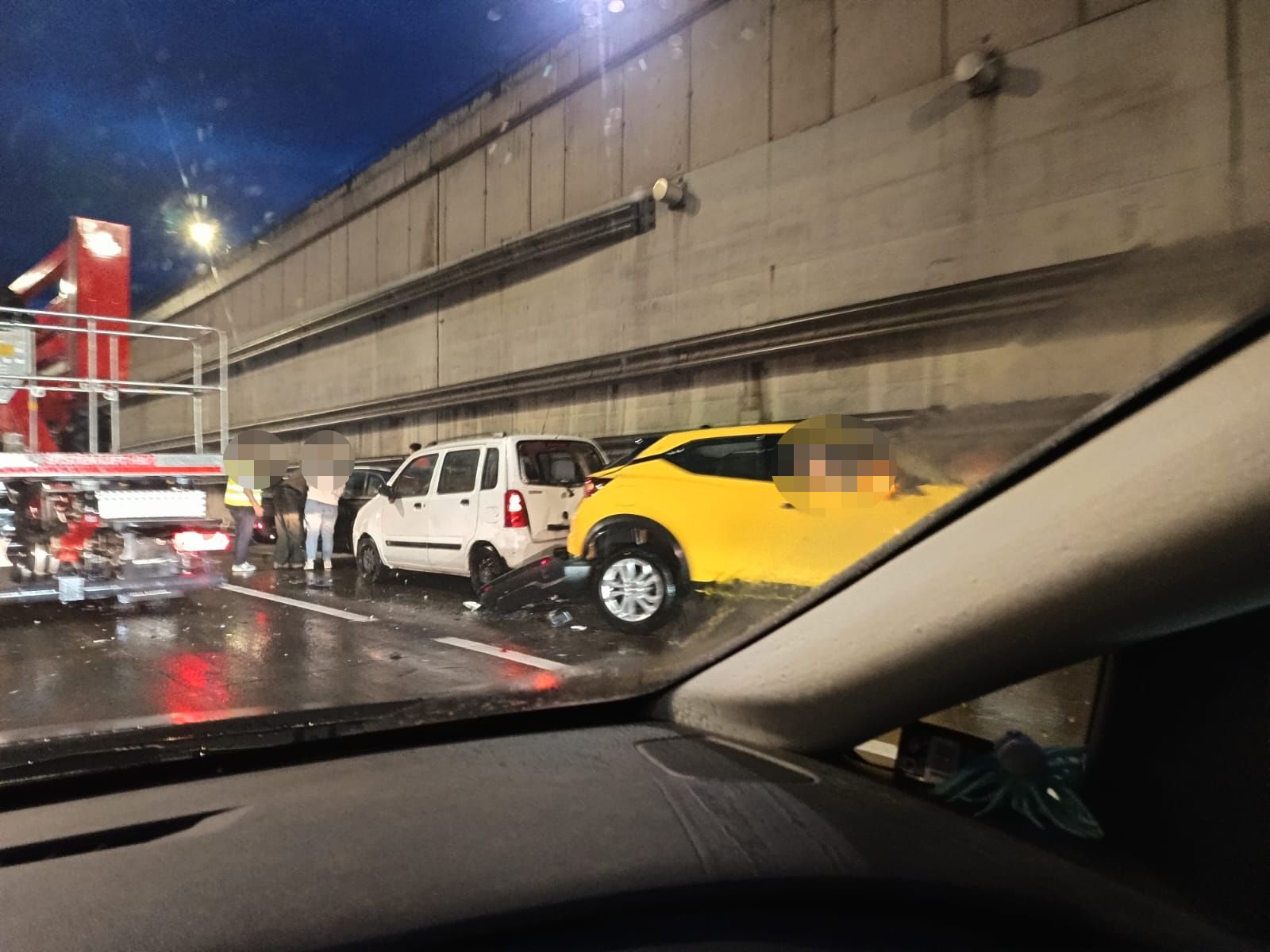 Tangenten-Crash in Wien – Sperre und mehrere Verletzte.