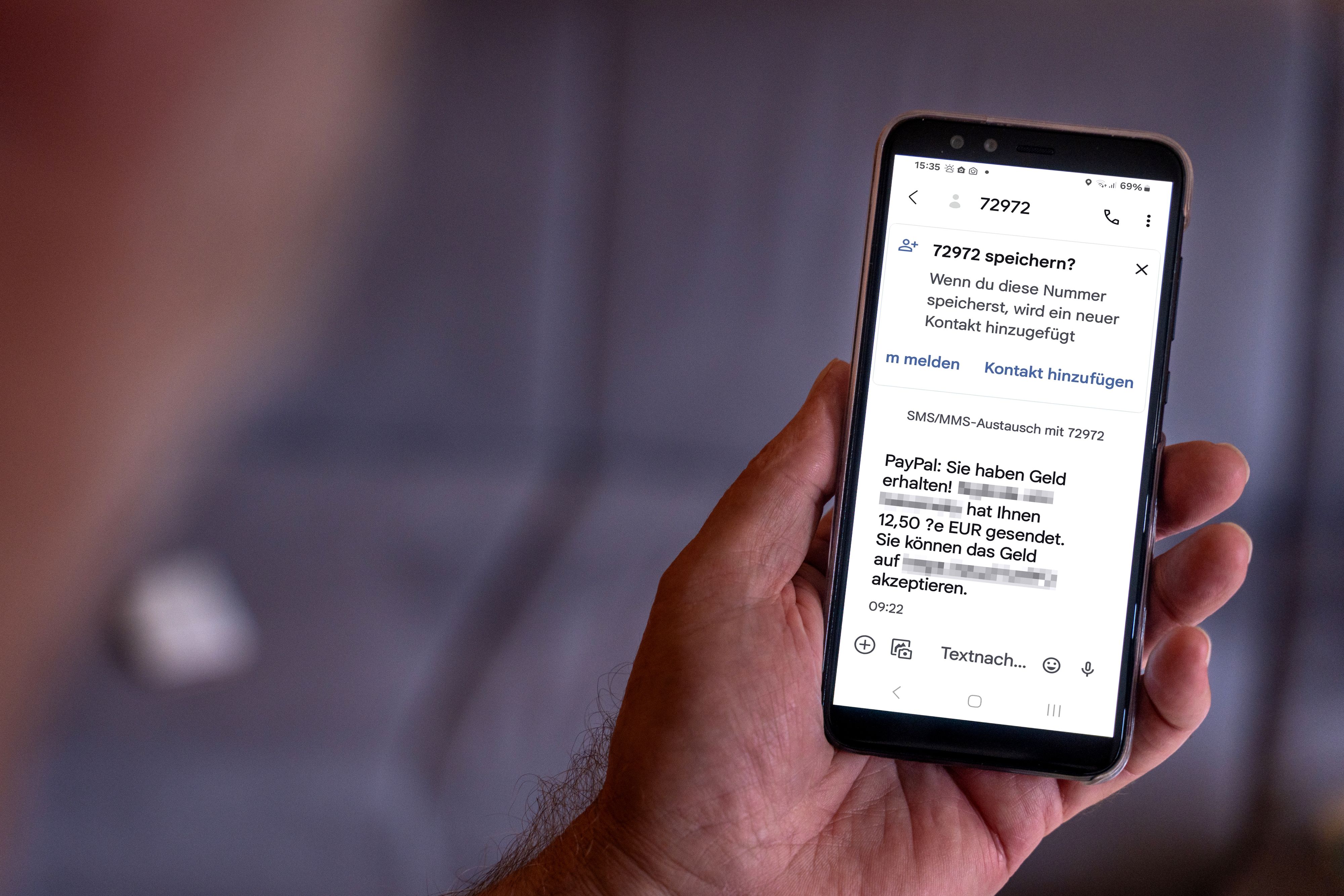 Phishing-Mails wirken oft wie offizielle Nachrichten, doch sie führen auf gefälschte Seiten, die Daten stehlen wollen.