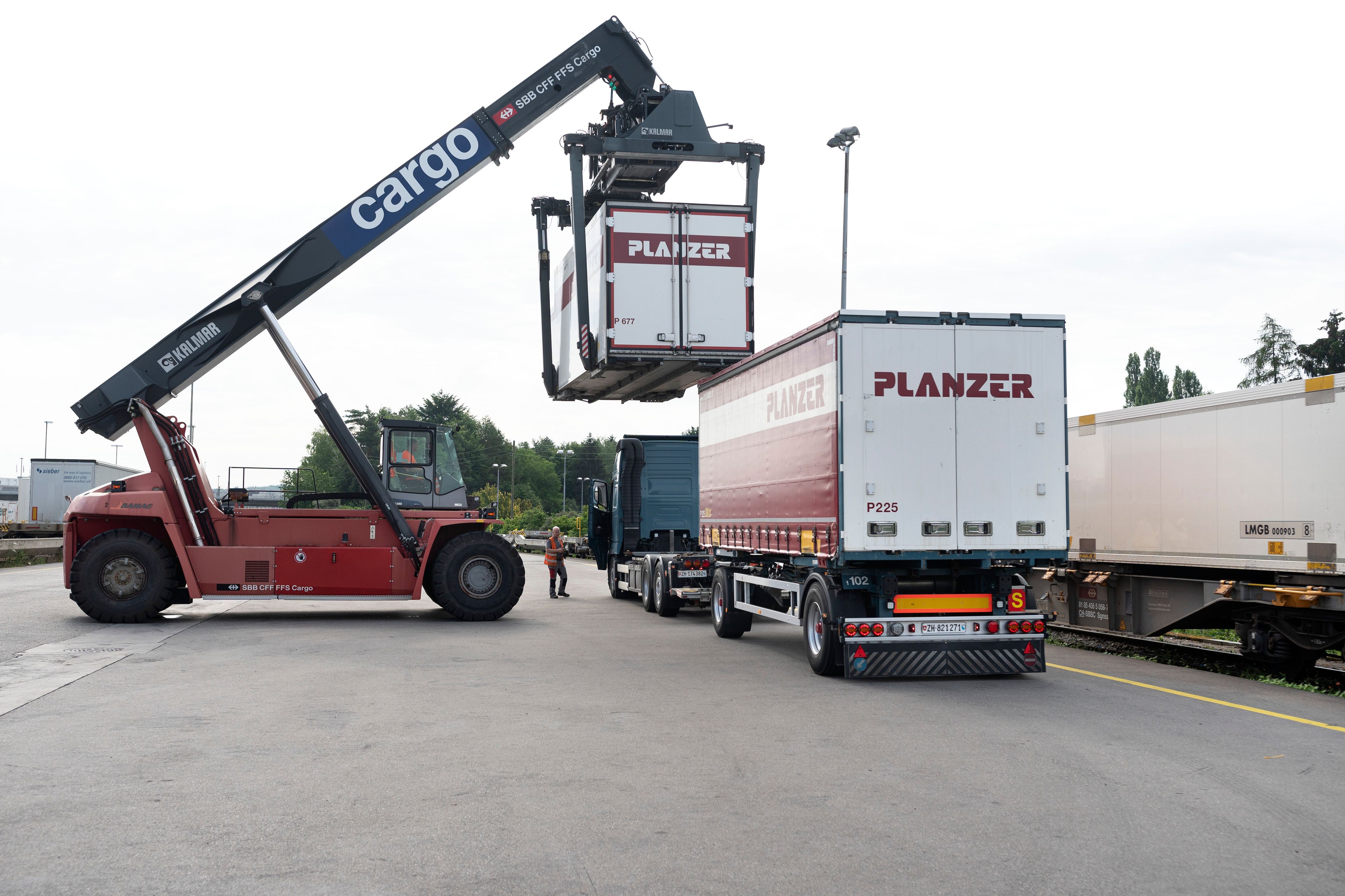 Rentiert sich nicht: 8 von 10 SBB-Terminals für den Kombinierten Verkehr (KV) werden geschlossen. Das hier zu sehende Terminal Dietikon bei Zürich ist eines der zwei, das erhalten bleibt.